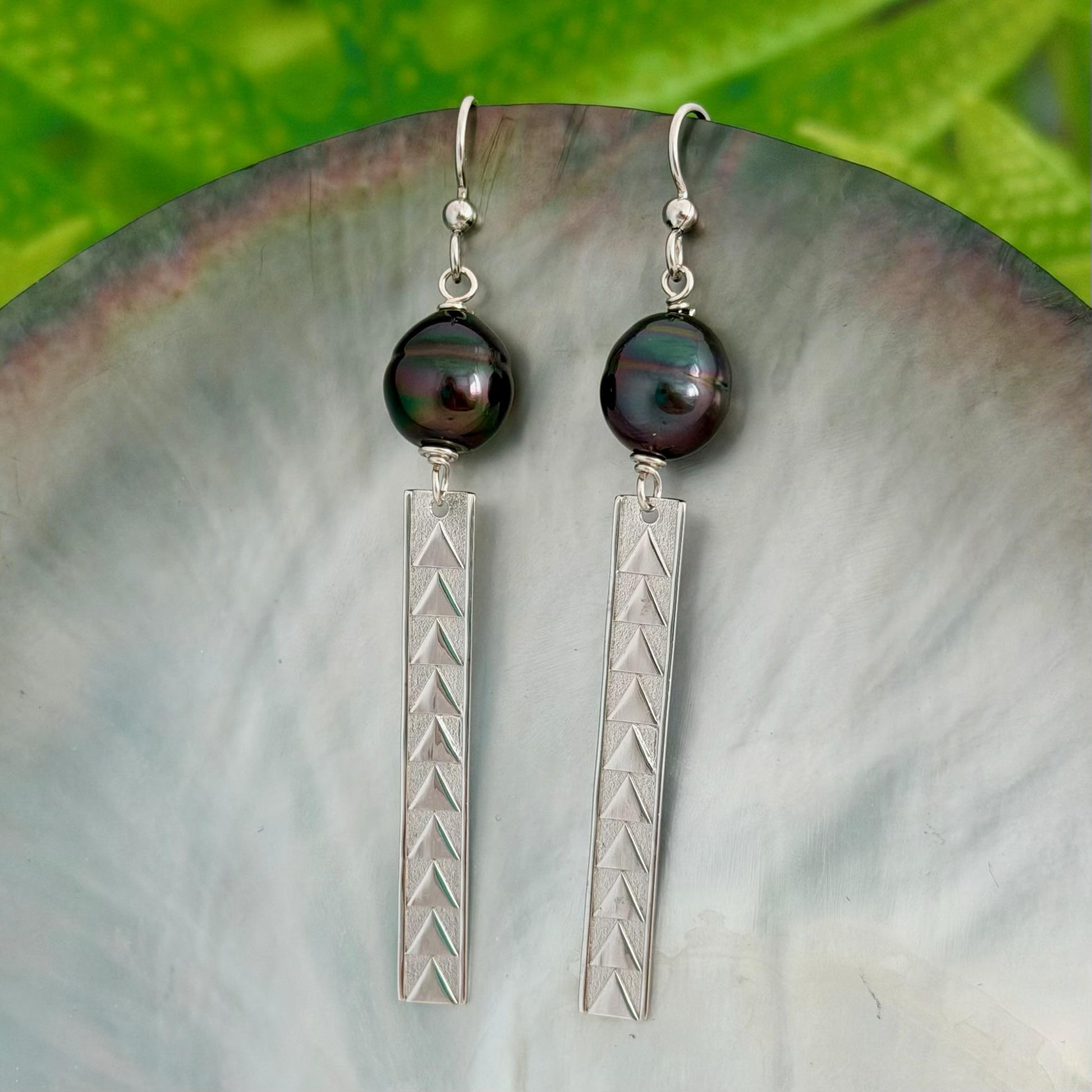 Tahitian Pearl earrings • Silver bar with triangle designs • Polynesian jewelry