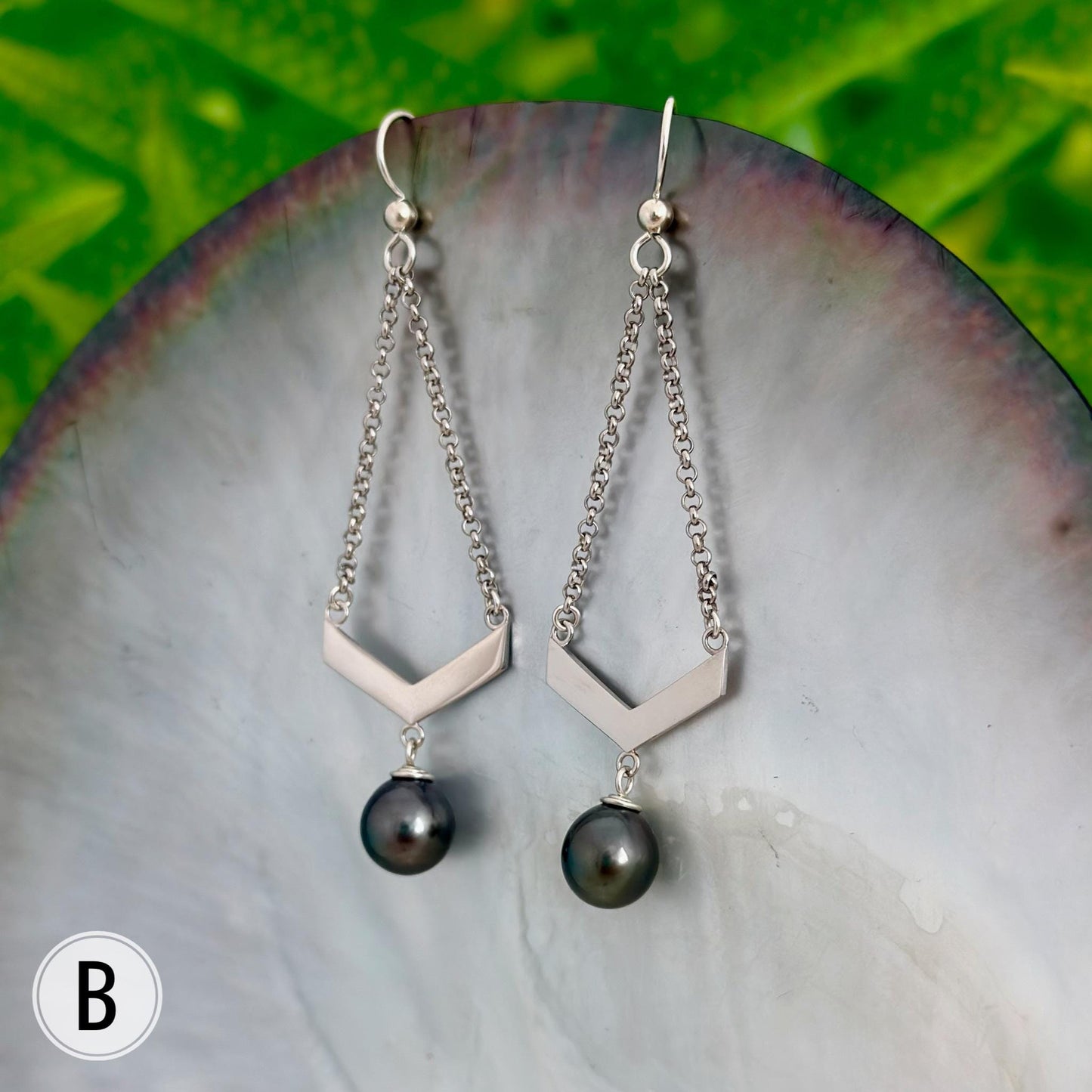 Tahitian pearl earrings • Chevron design • Sterling silver