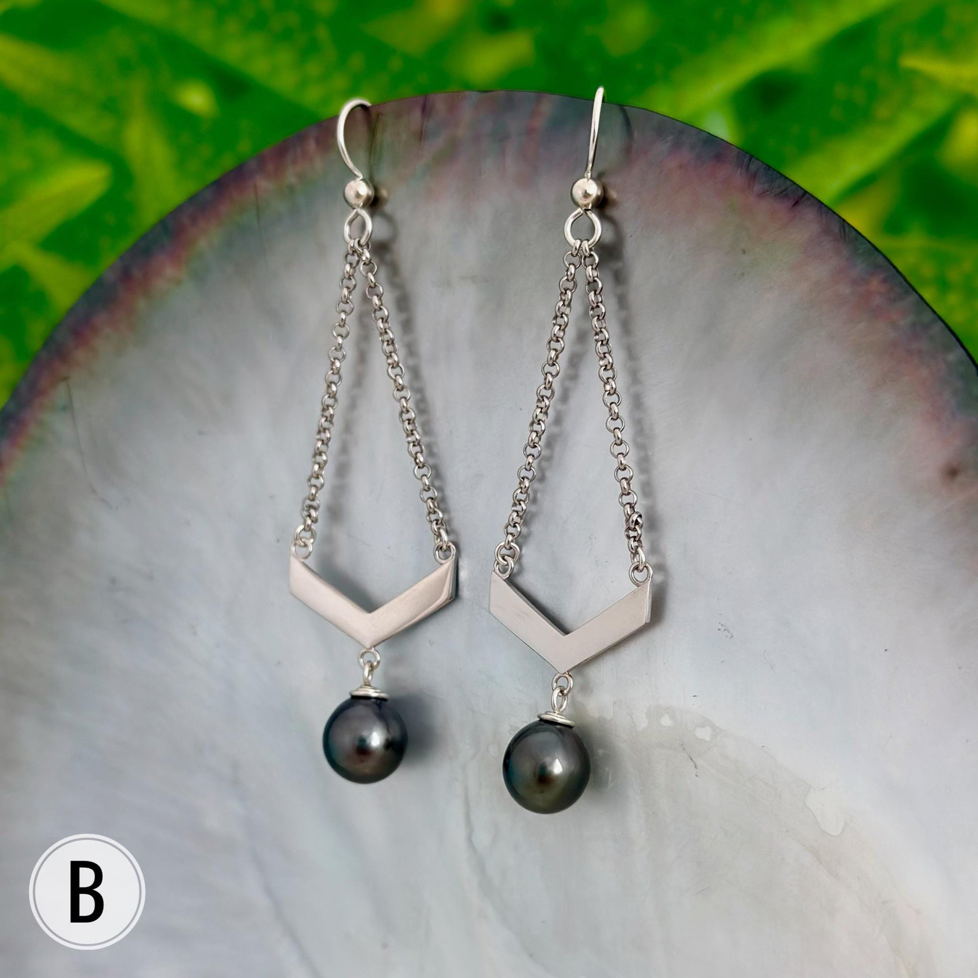 Tahitian pearl earrings • Chevron design • Sterling silver