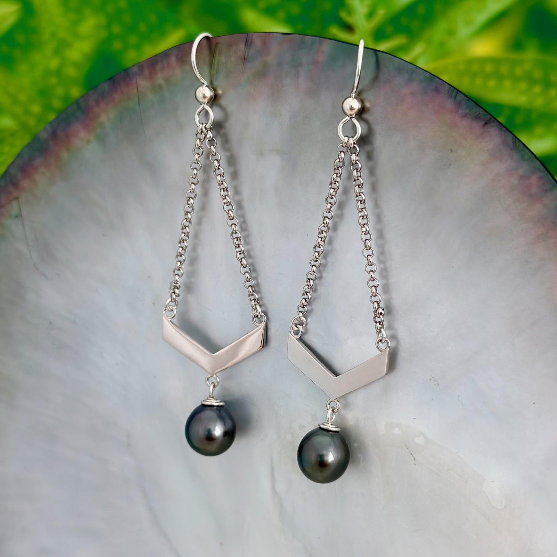 Tahitian pearl earrings • Chevron design • Sterling silver