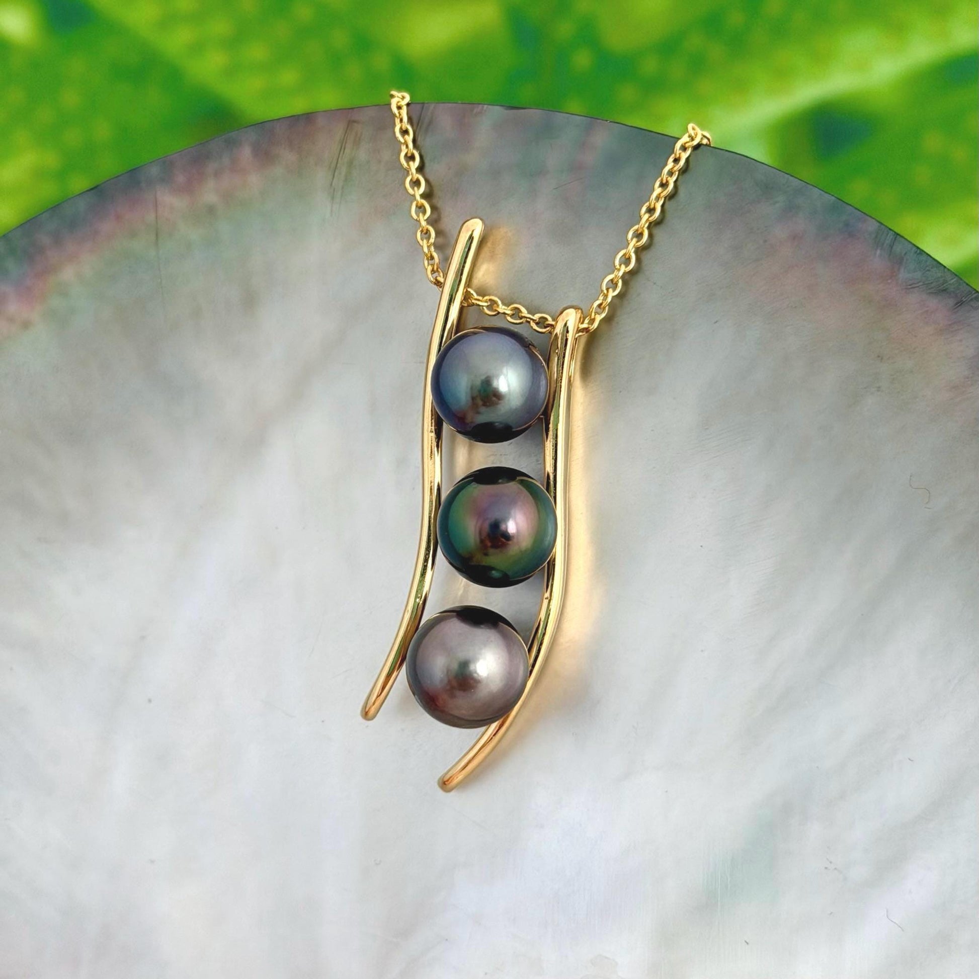 RARE Tahitian Pearl pendant • Vibrant colors • Blue, Peacock, Pink