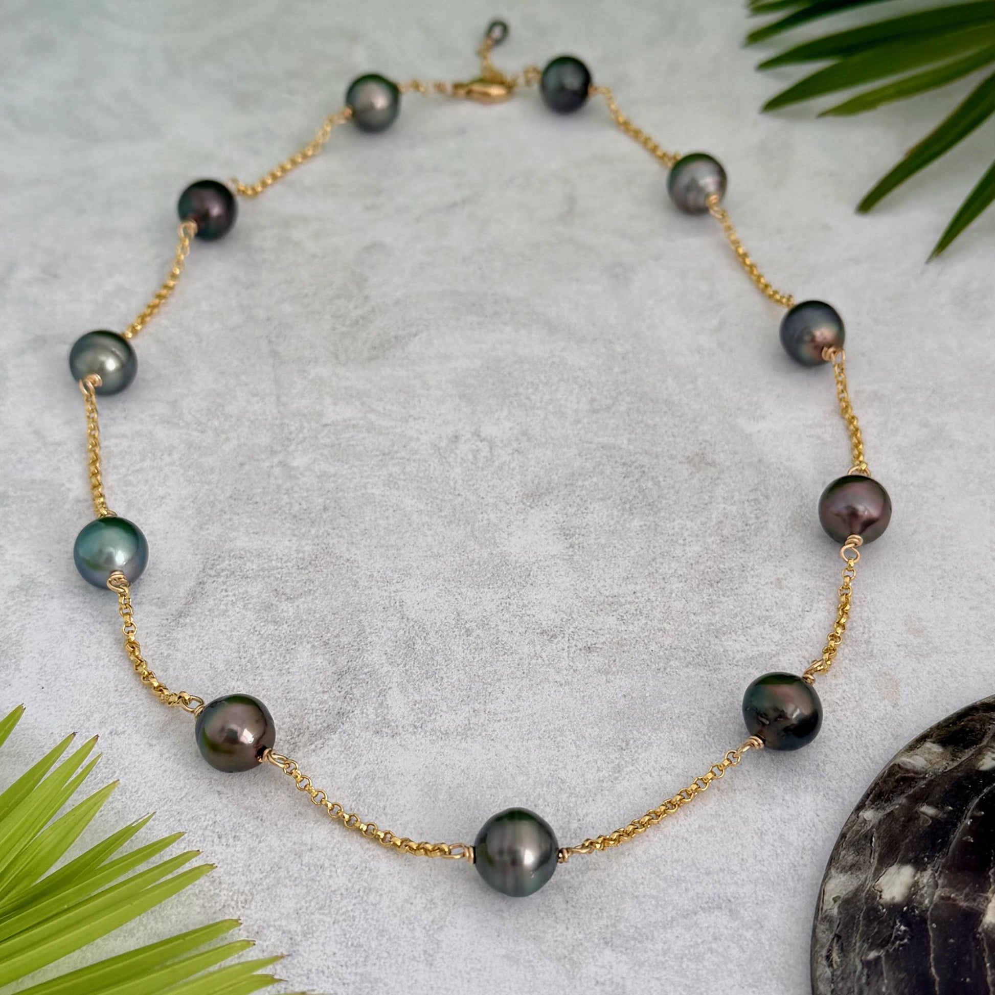 Tahitian Pearl choker Necklace • Gold filled link chain