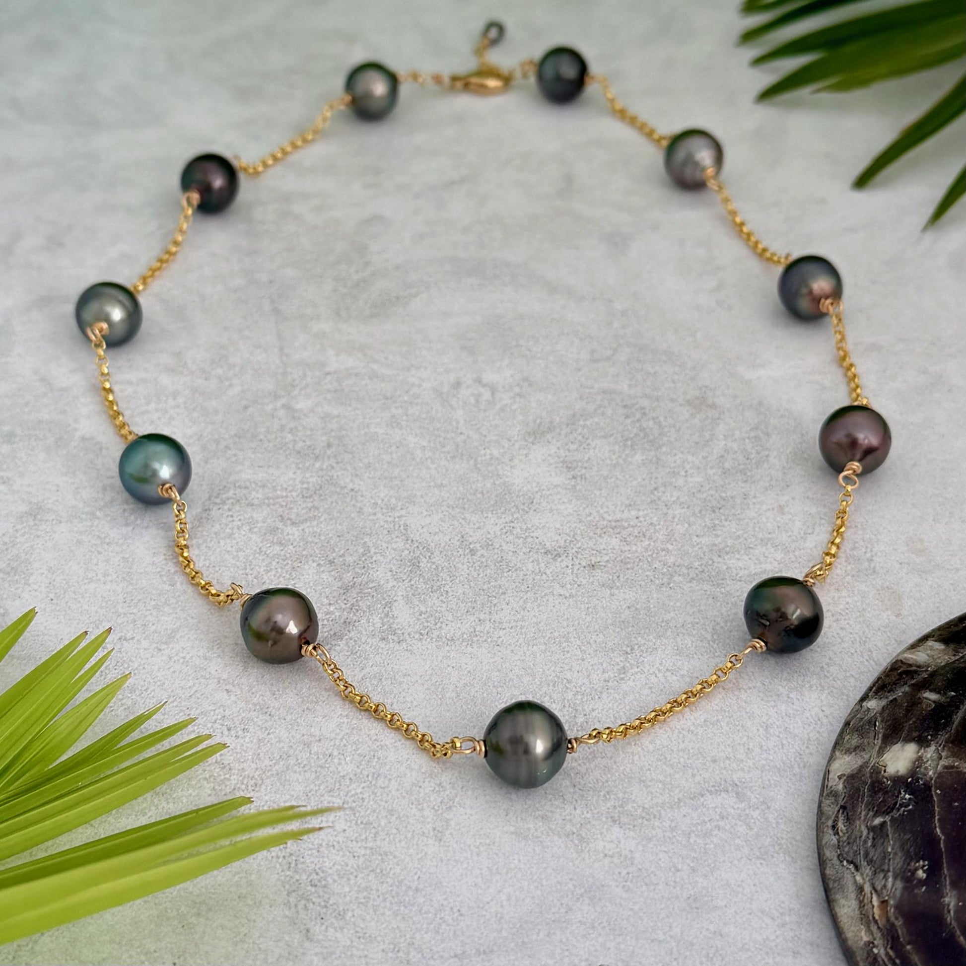 Tahitian Pearl choker Necklace • Gold filled link chain