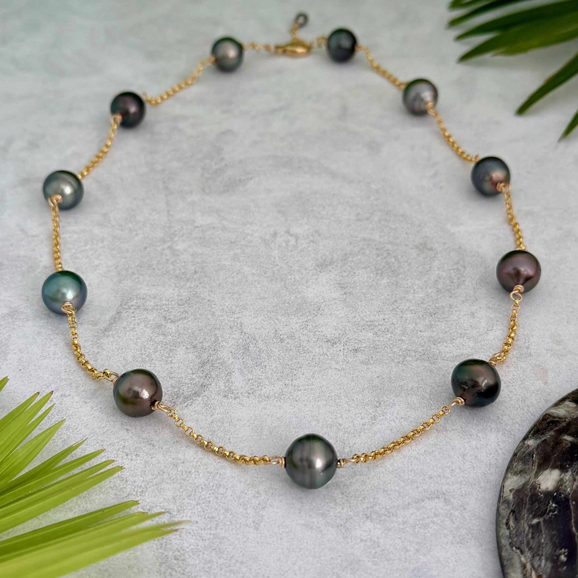 Tahitian Pearl choker Necklace • Gold filled link chain