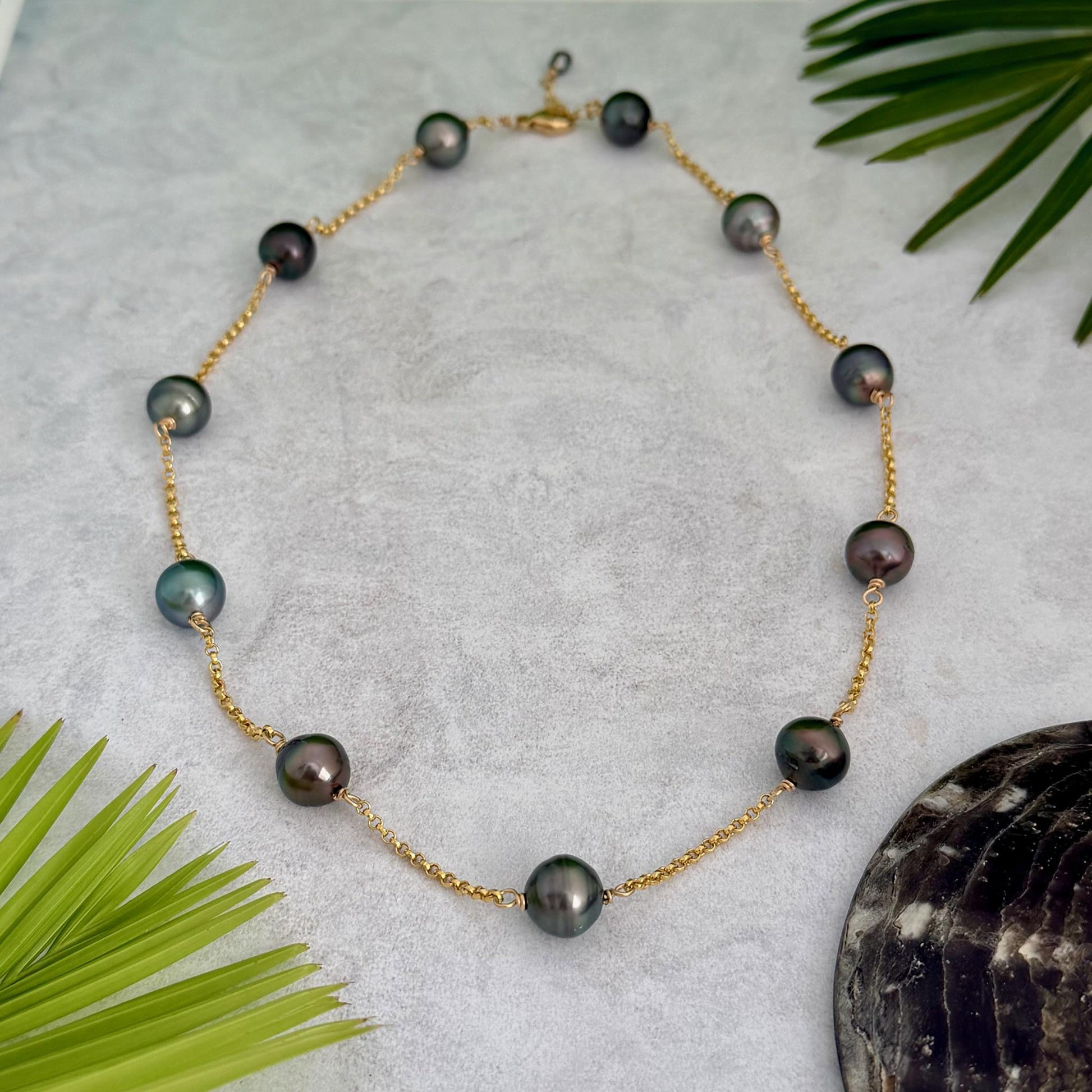 Tahitian Pearl choker Necklace • Gold filled link chain