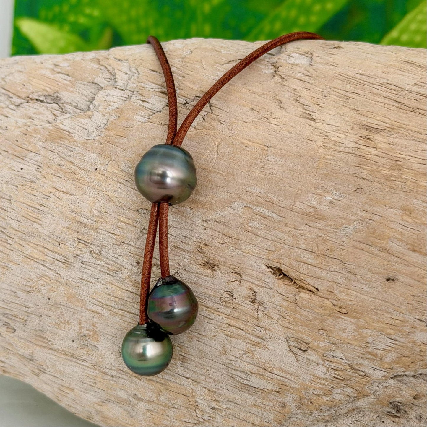 Tahitian Pearl Leather Necklace: Casual Island Jewelry