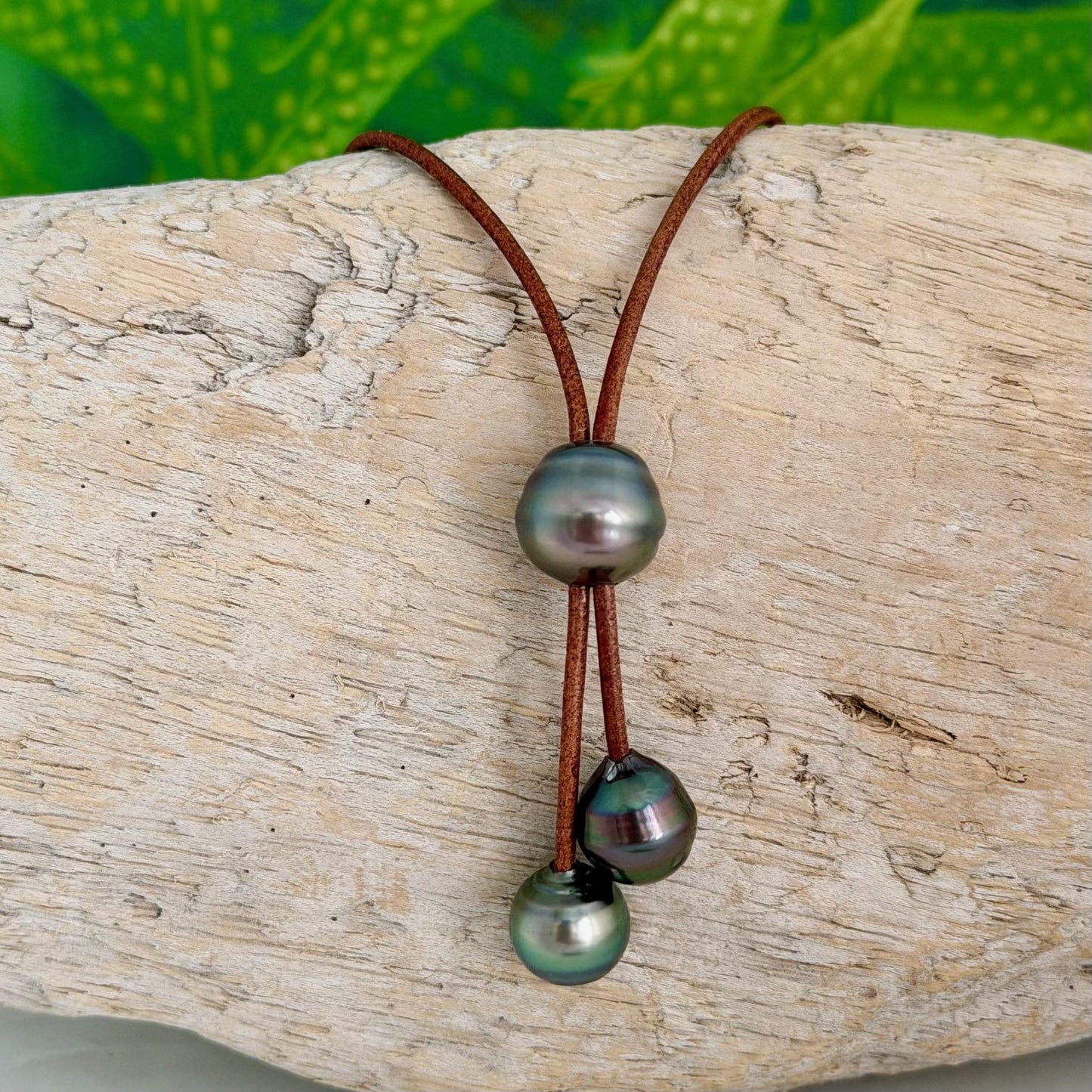 Tahitian Pearl Leather Necklace: Casual Island Jewelry