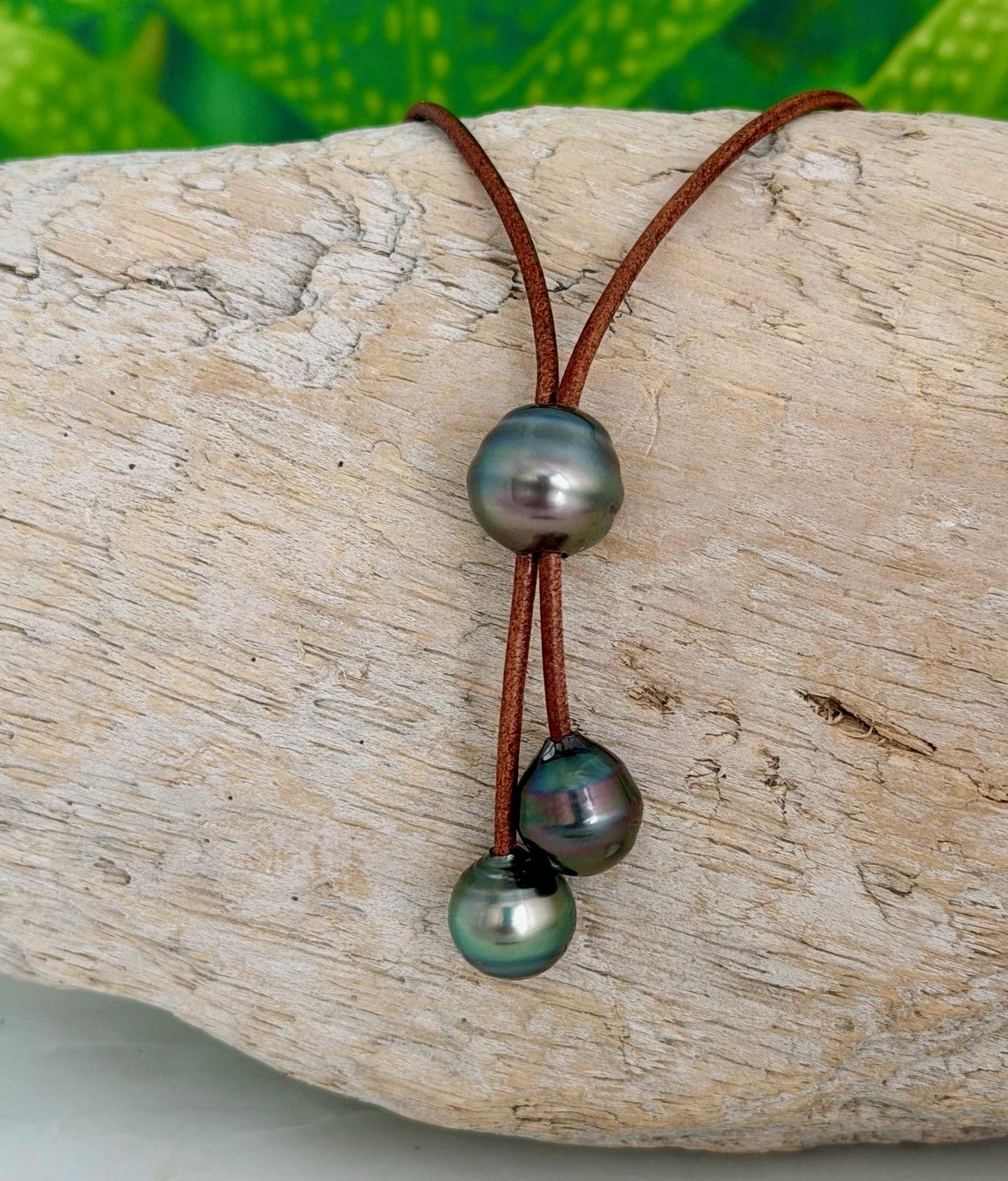 Tahitian Pearl Leather Necklace: Casual Island Jewelry