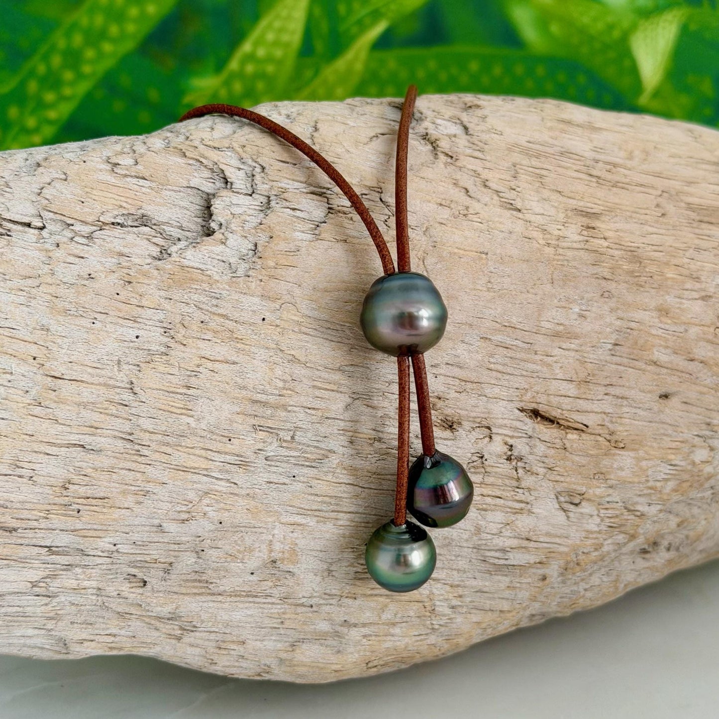 Tahitian Pearl Leather Necklace: Casual Island Jewelry