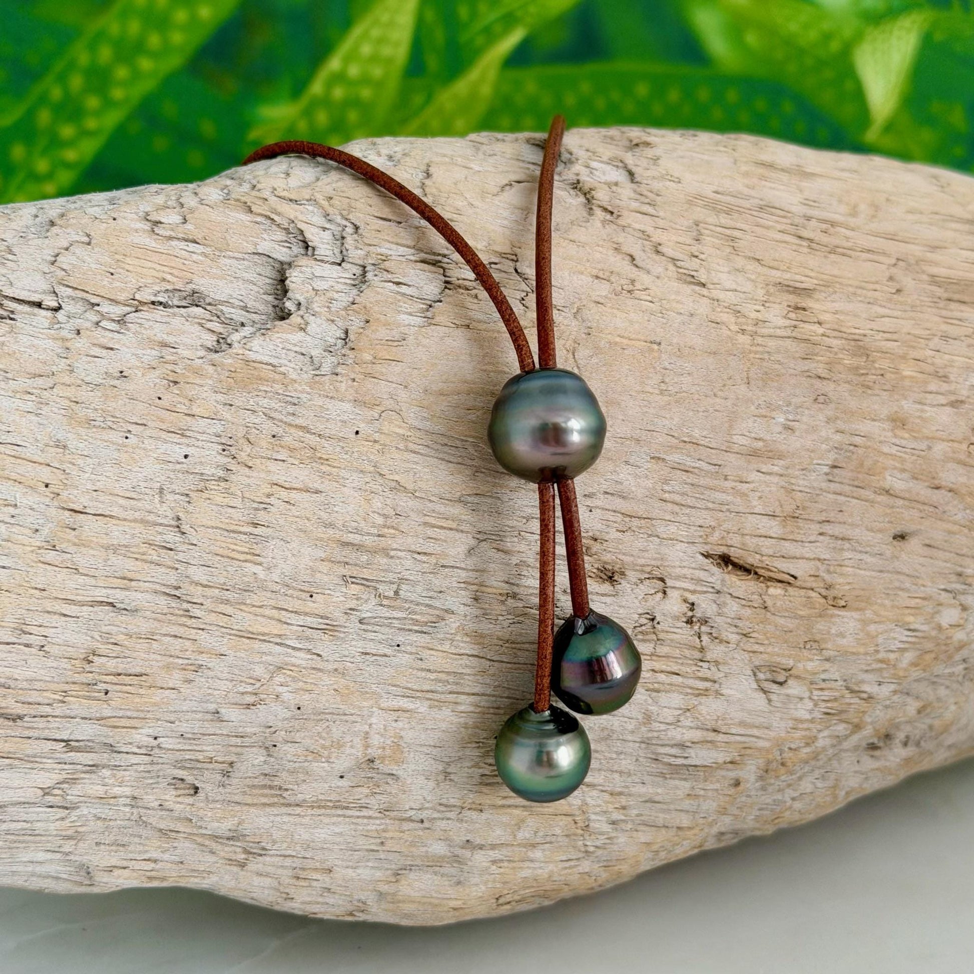 Tahitian Pearl Leather Necklace: Casual Island Jewelry