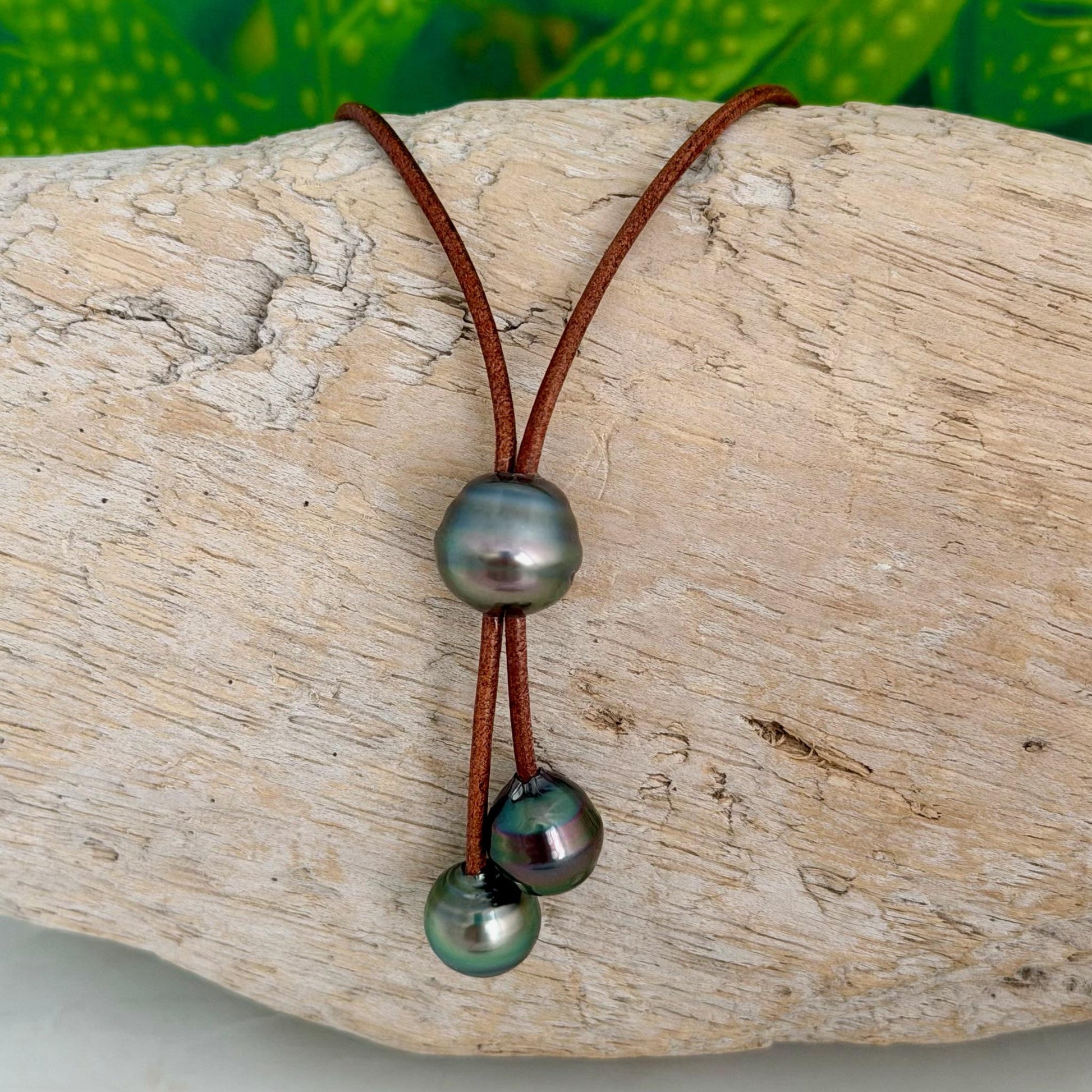 Tahitian Pearl Leather Necklace: Casual Island Jewelry