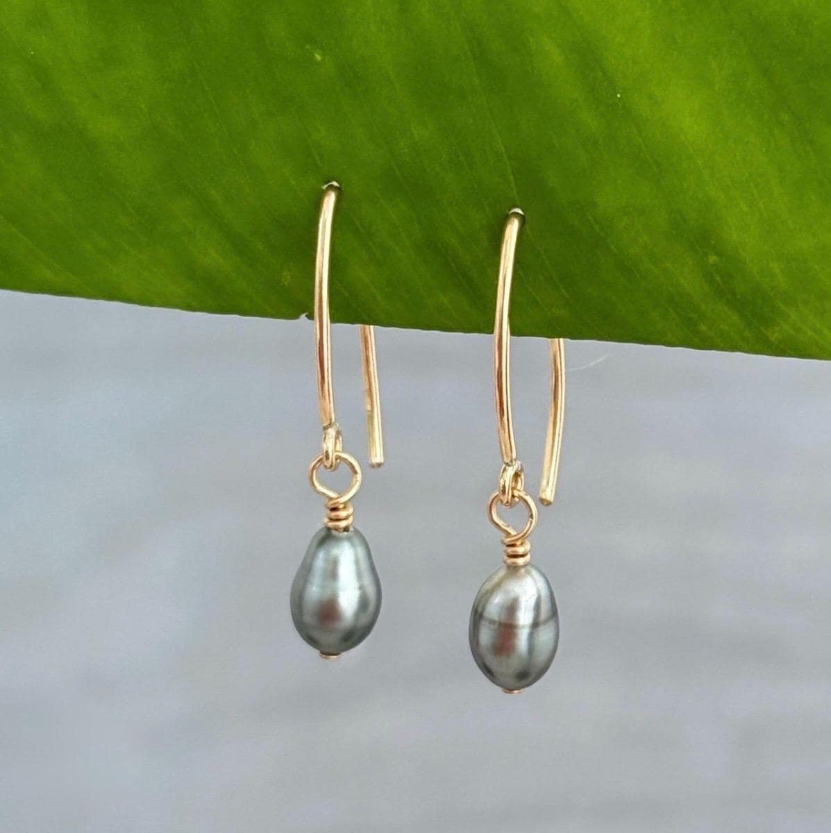 Keshi Tahitian pearl hook earrings • Short dangle • Gold filled