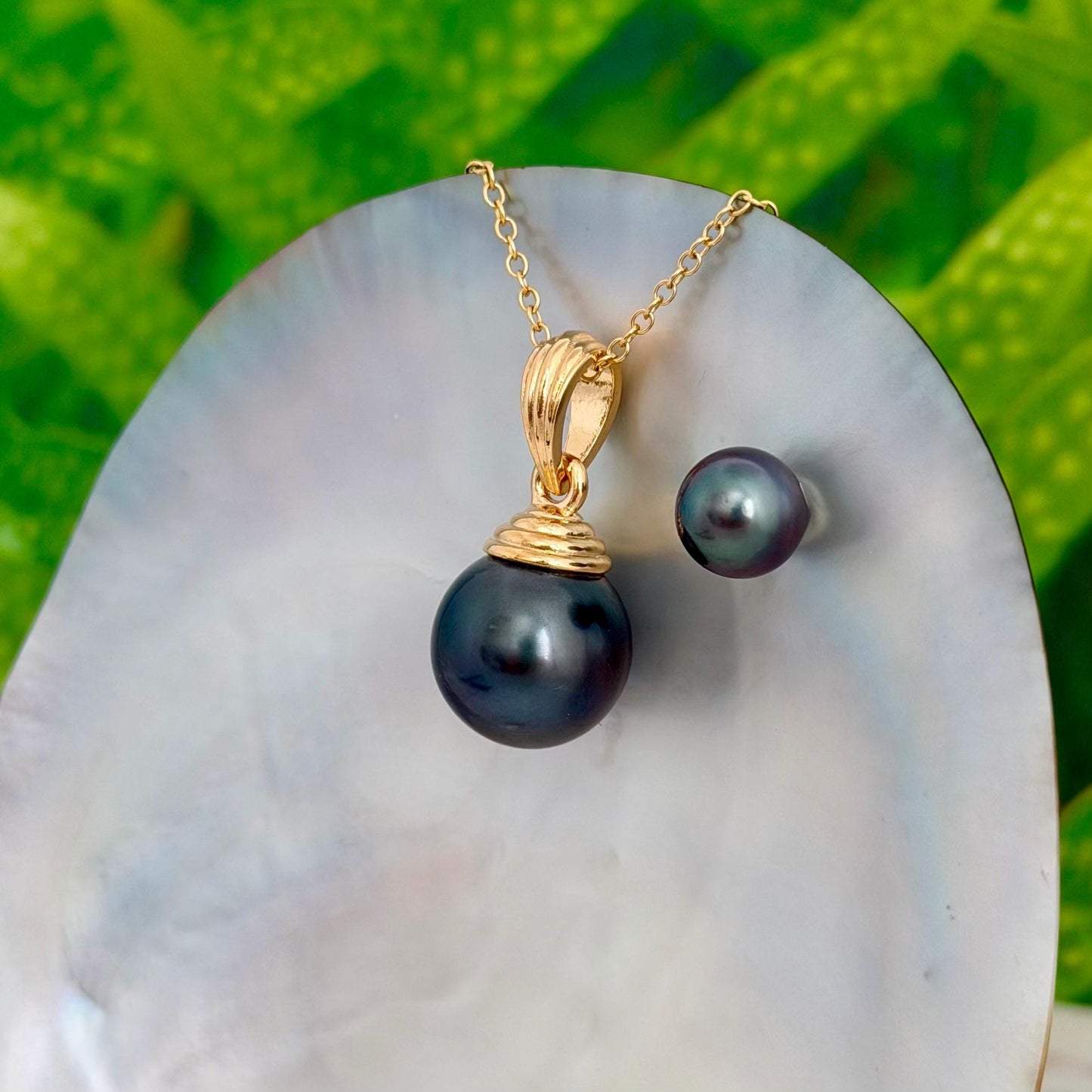 Large Tahitian Pearl Pendant • Gold plated jewelry