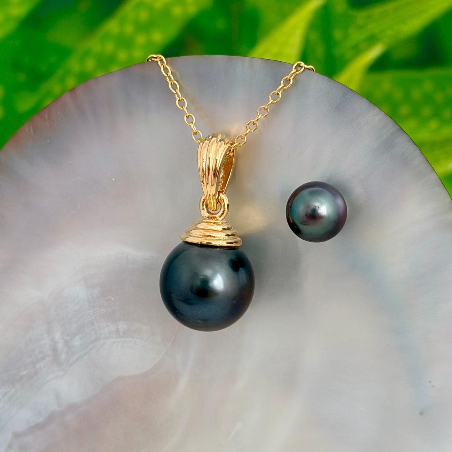 Large Tahitian Pearl Pendant • Gold plated jewelry