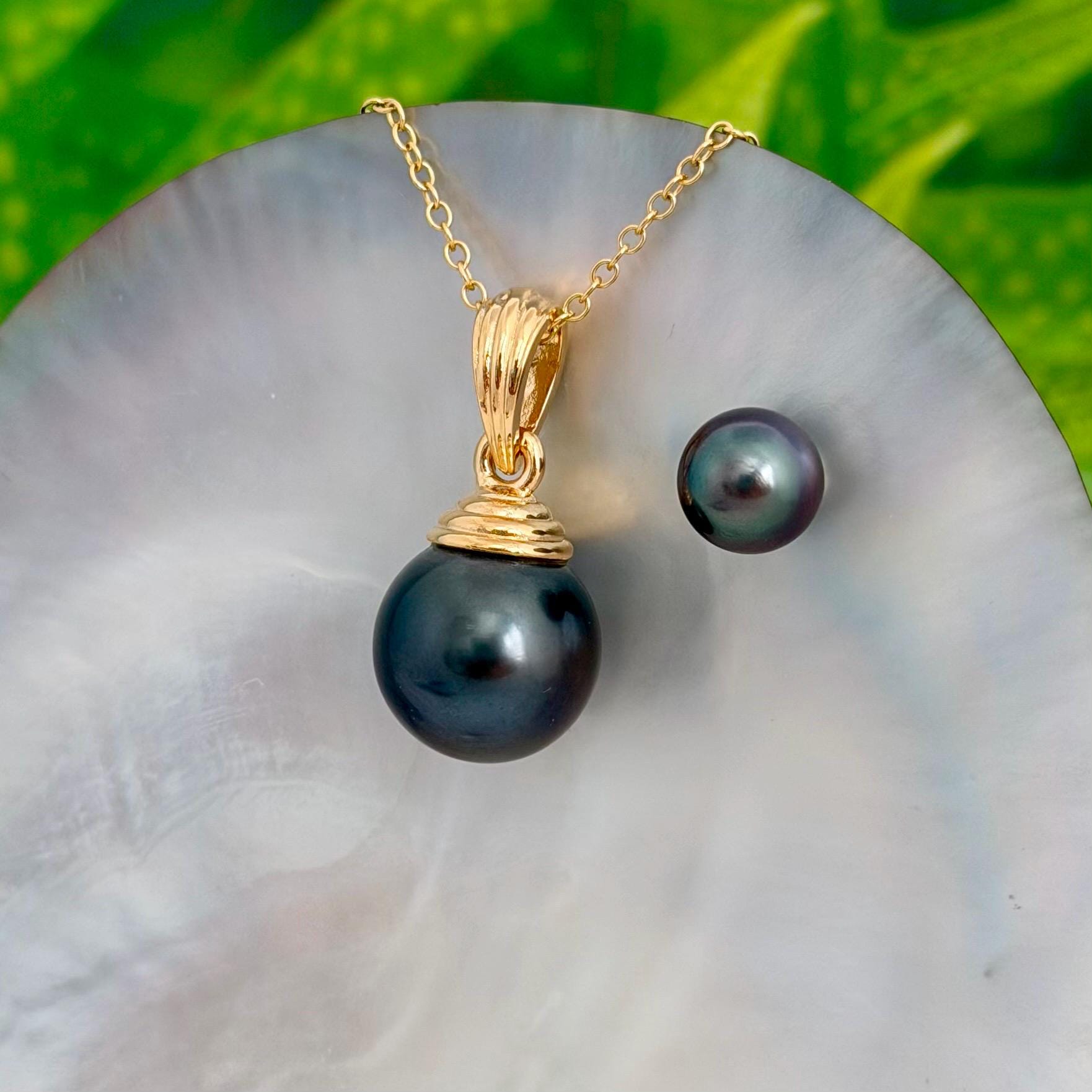 Large Tahitian Pearl Pendant • Gold plated jewelry