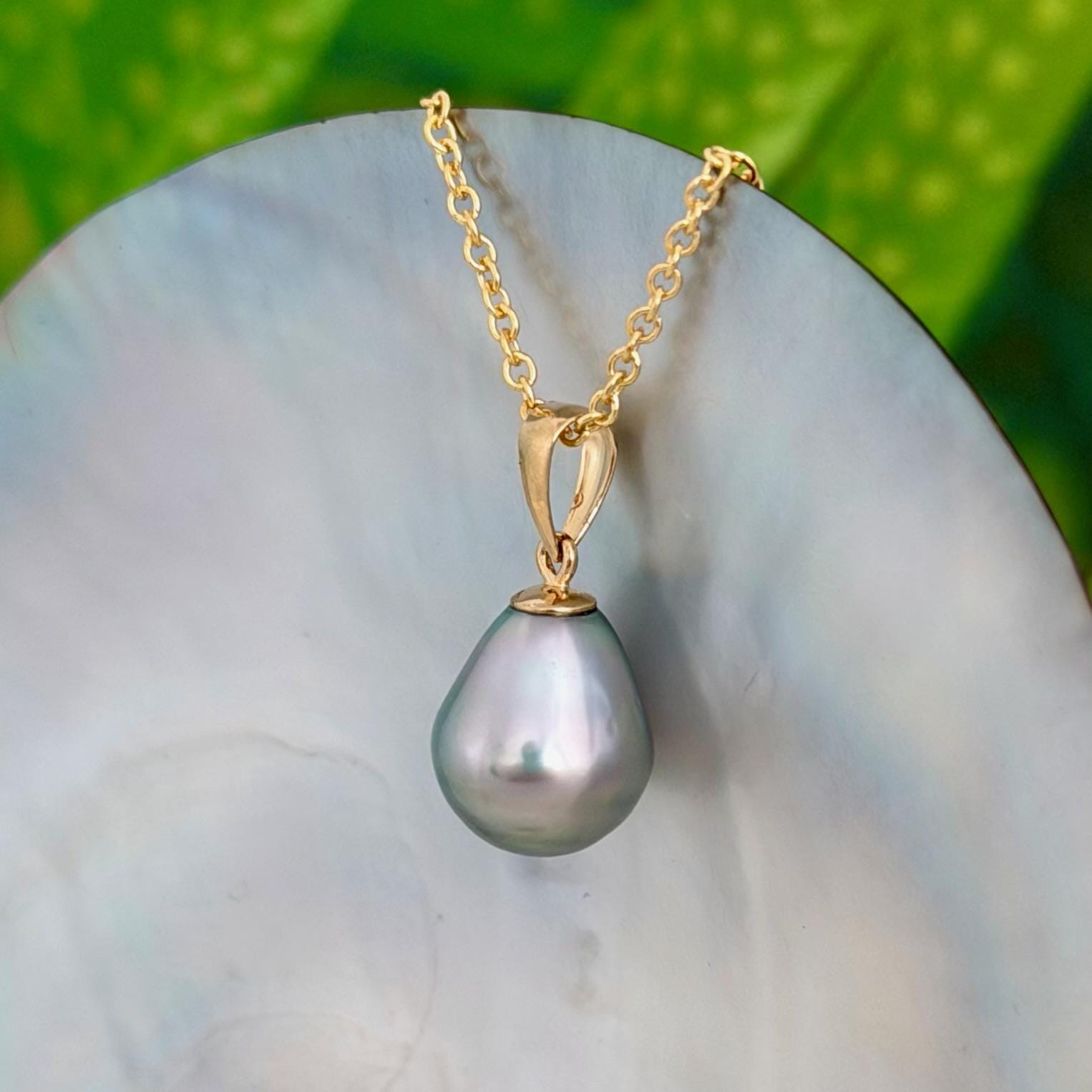 Tahitian Pearl Pendant : 10.4mm Light Pastel 14k Gold Vermeil • heirloom Necklace.