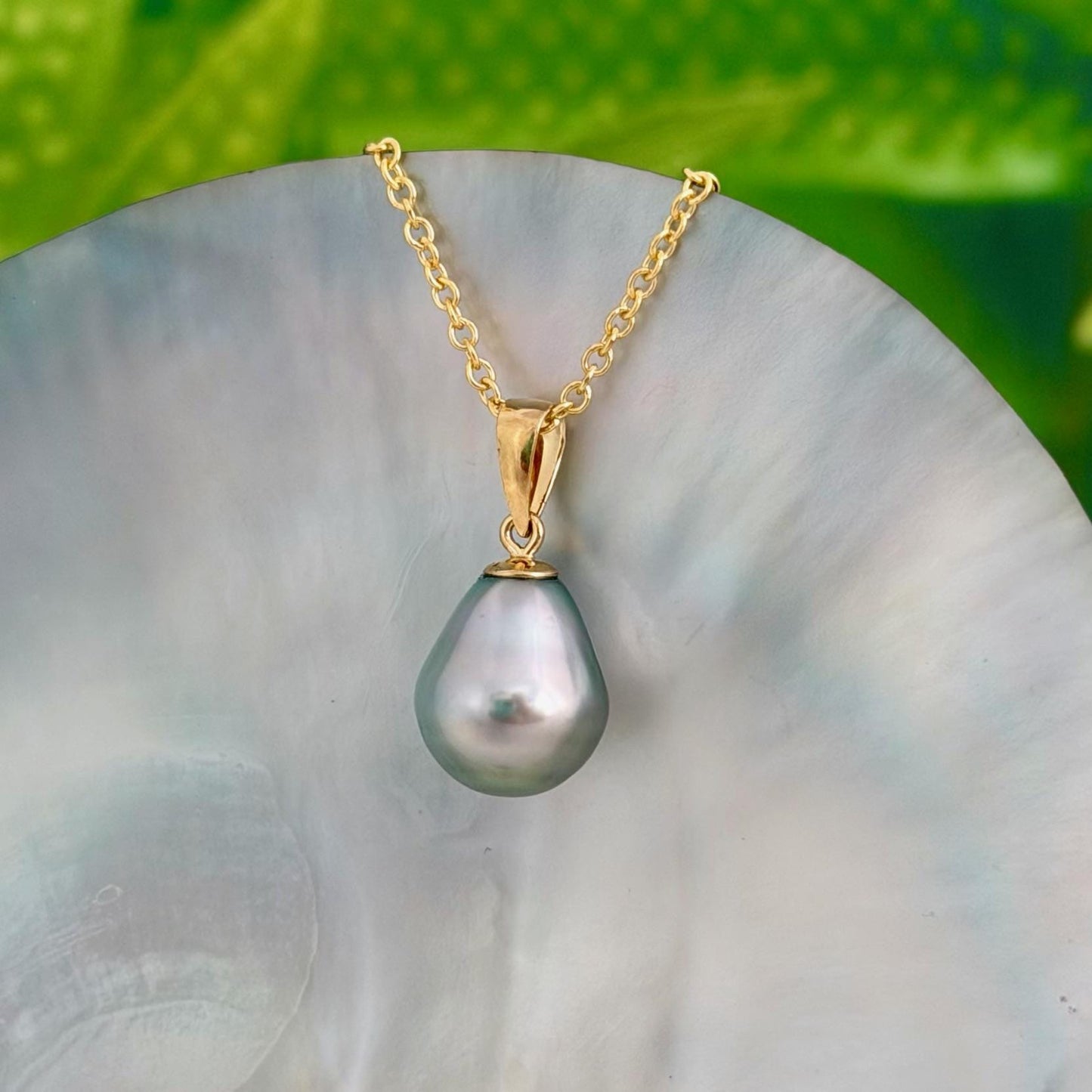Tahitian Pearl Pendant : 10.4mm Light Pastel 14k Gold Vermeil • heirloom Necklace.