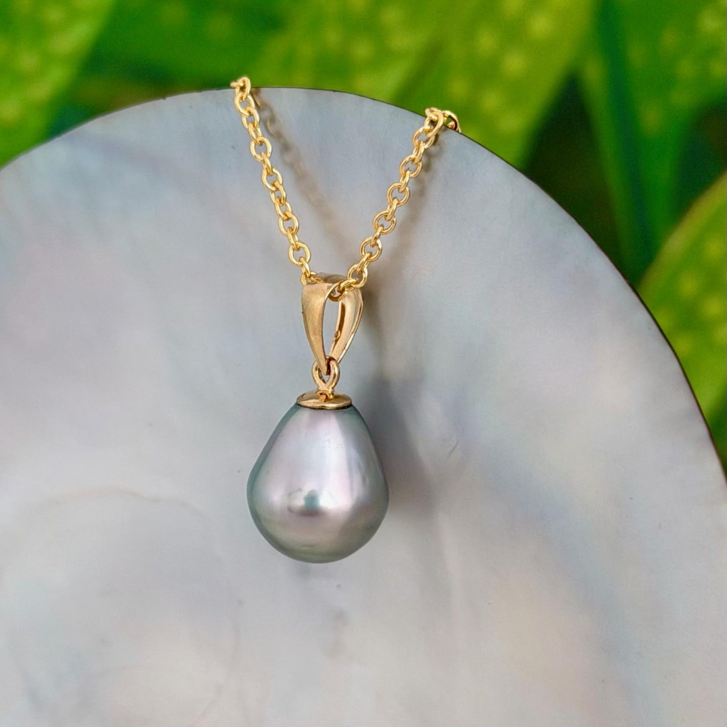 Tahitian Pearl Pendant : 10.4mm Light Pastel 14k Gold Vermeil • heirloom Necklace.