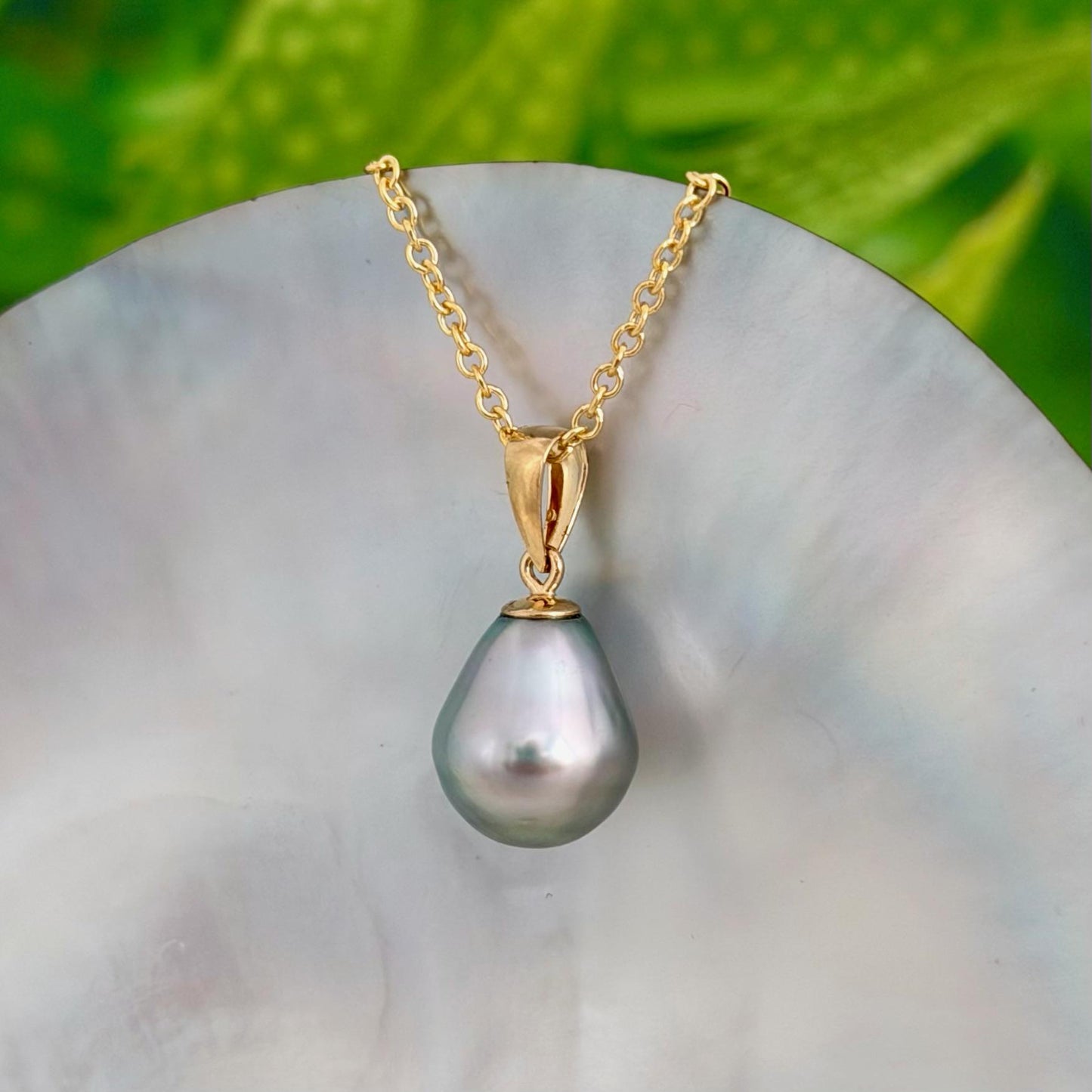 Tahitian Pearl Pendant : 10.4mm Light Pastel 14k Gold Vermeil • heirloom Necklace.