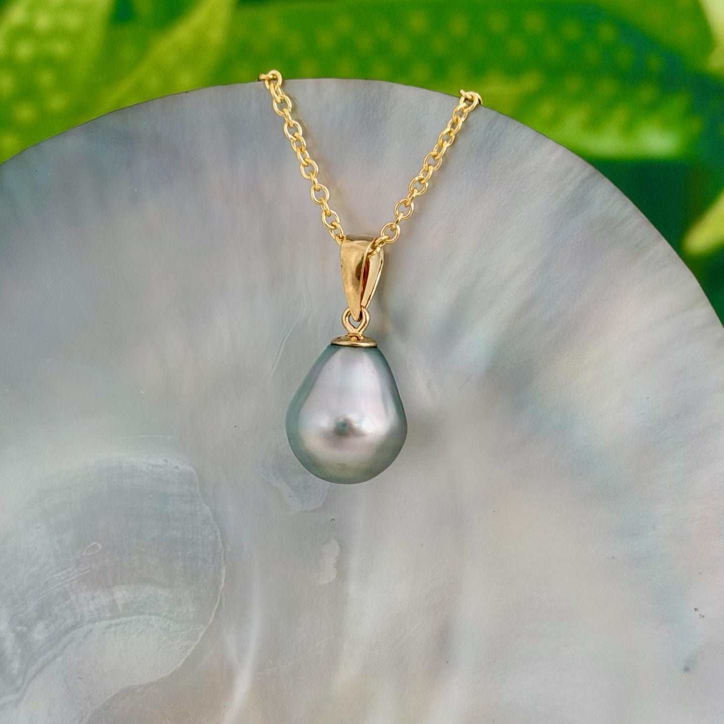Tahitian Pearl Pendant : 10.4mm Light Pastel 14k Gold Vermeil • heirloom Necklace.