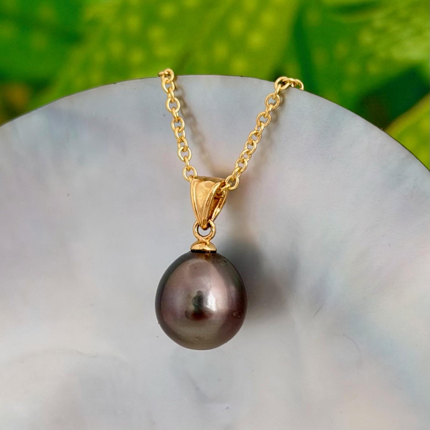 Tahitian Pearl Pendant : 10.2mm Dark Pink • Minimalist Necklace.