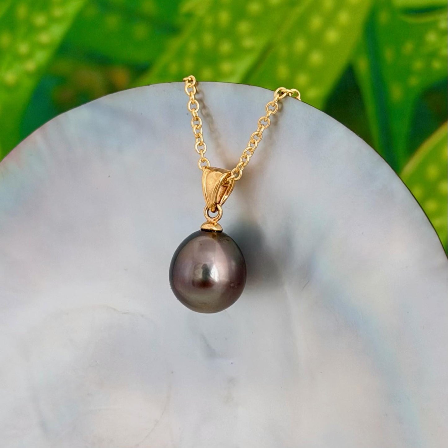 Tahitian Pearl Pendant : 10.2mm Dark Pink • Minimalist Necklace.