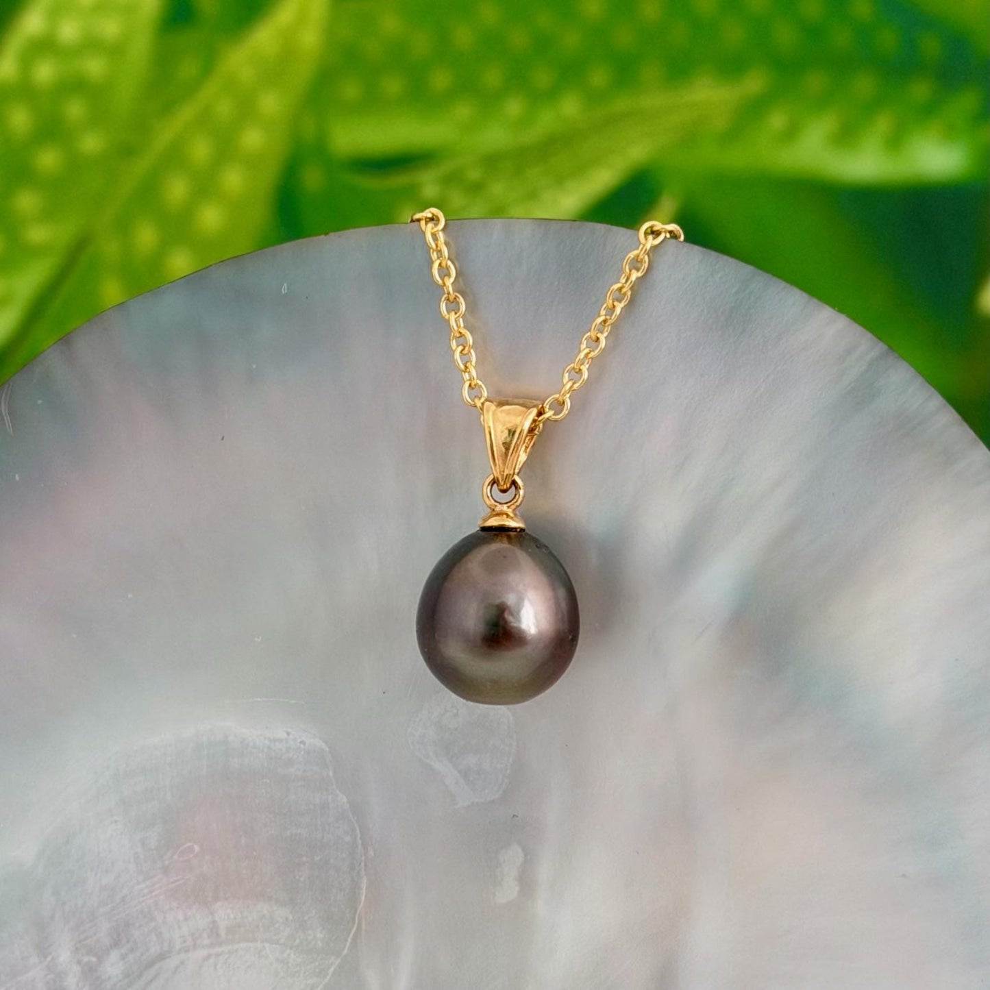 Tahitian Pearl Pendant : 10.2mm Dark Pink • Minimalist Necklace.