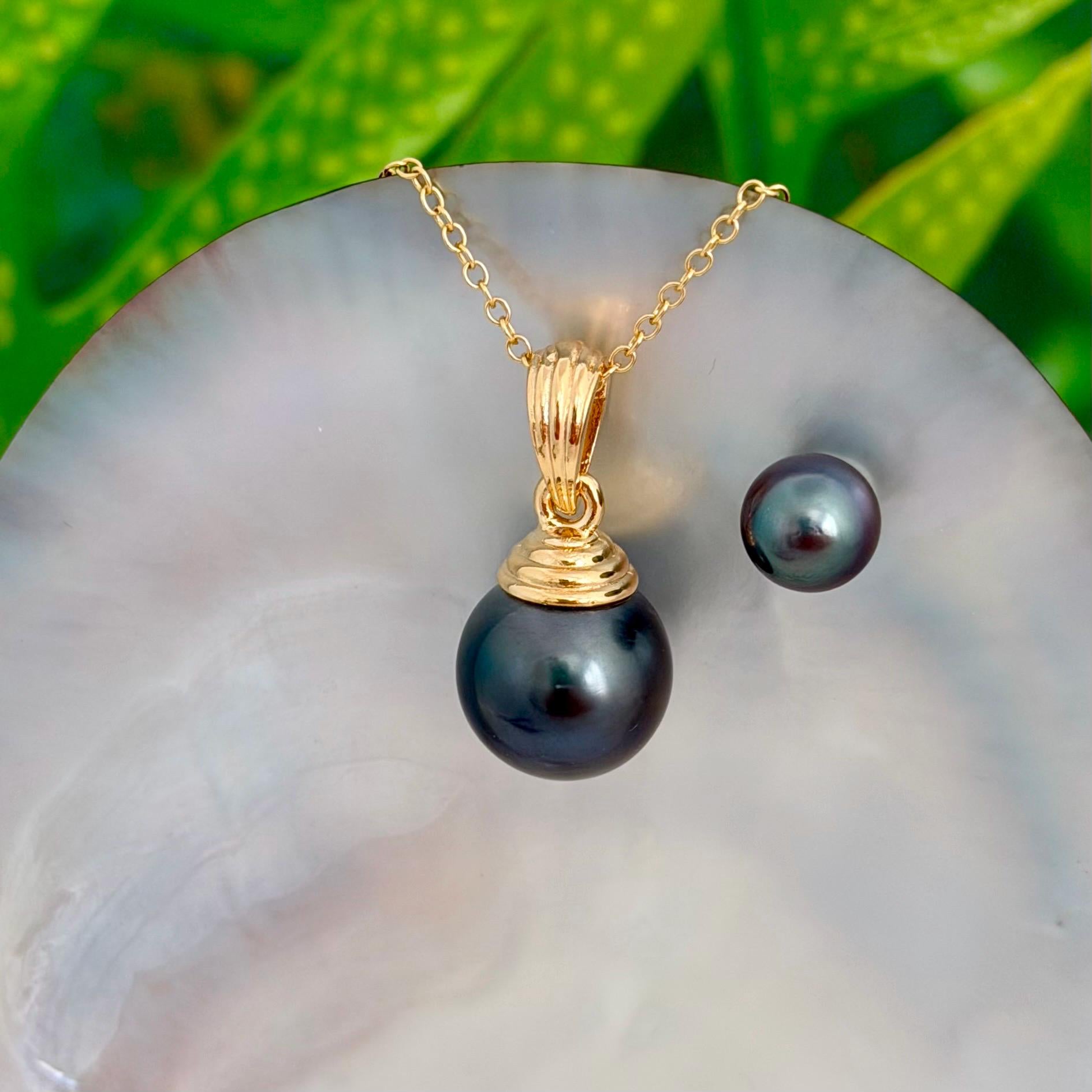 Large Tahitian Pearl Pendant • Gold plated jewelry