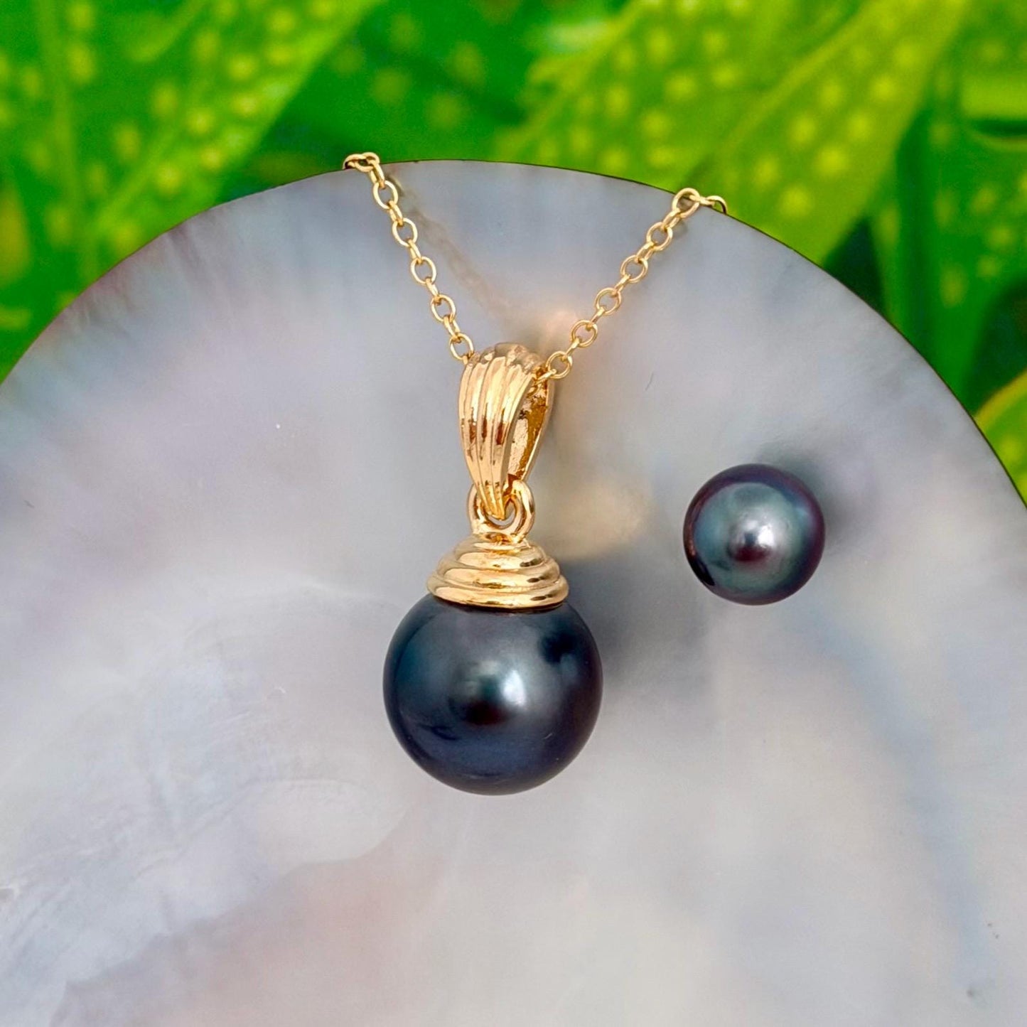 Large Tahitian Pearl Pendant • Gold plated jewelry