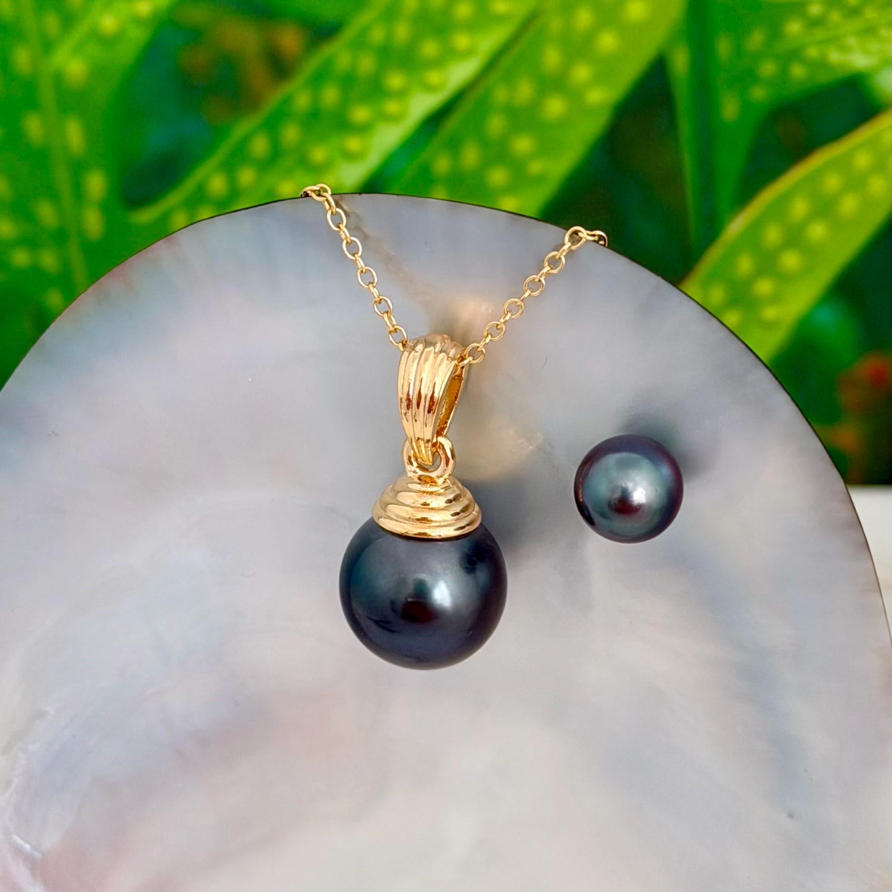 Large Tahitian Pearl Pendant • Gold plated jewelry