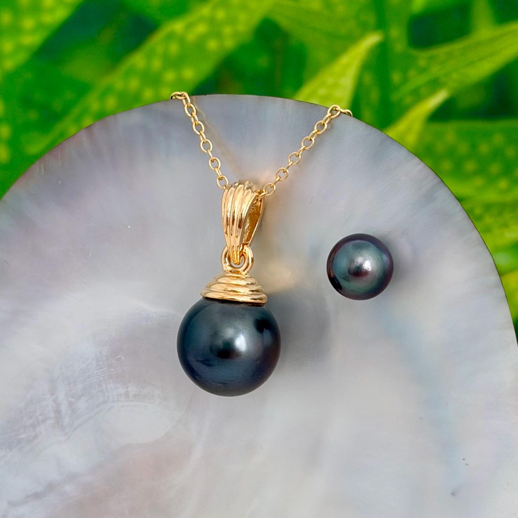 Large Tahitian Pearl Pendant • Gold plated jewelry