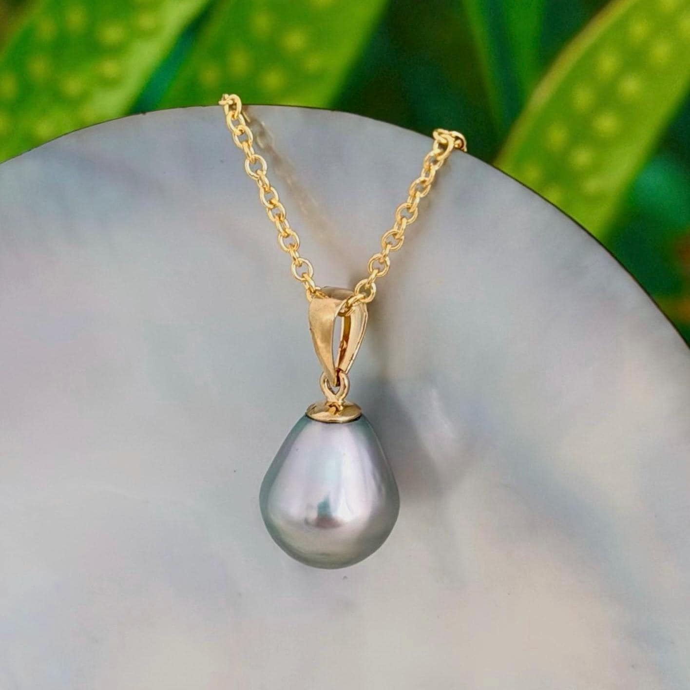 Tahitian Pearl Pendant : 10.4mm Light Pastel 14k Gold Vermeil • heirloom Necklace.