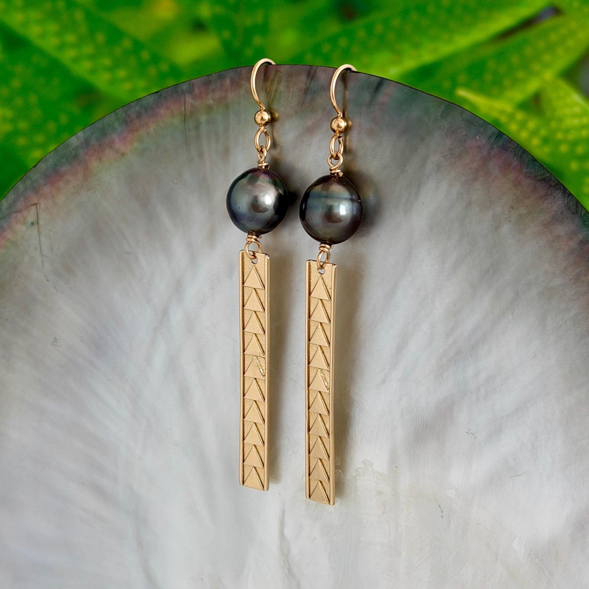 Tahitian Pearl earrings • Gold bar with triangle designs • Polynesian jewelry