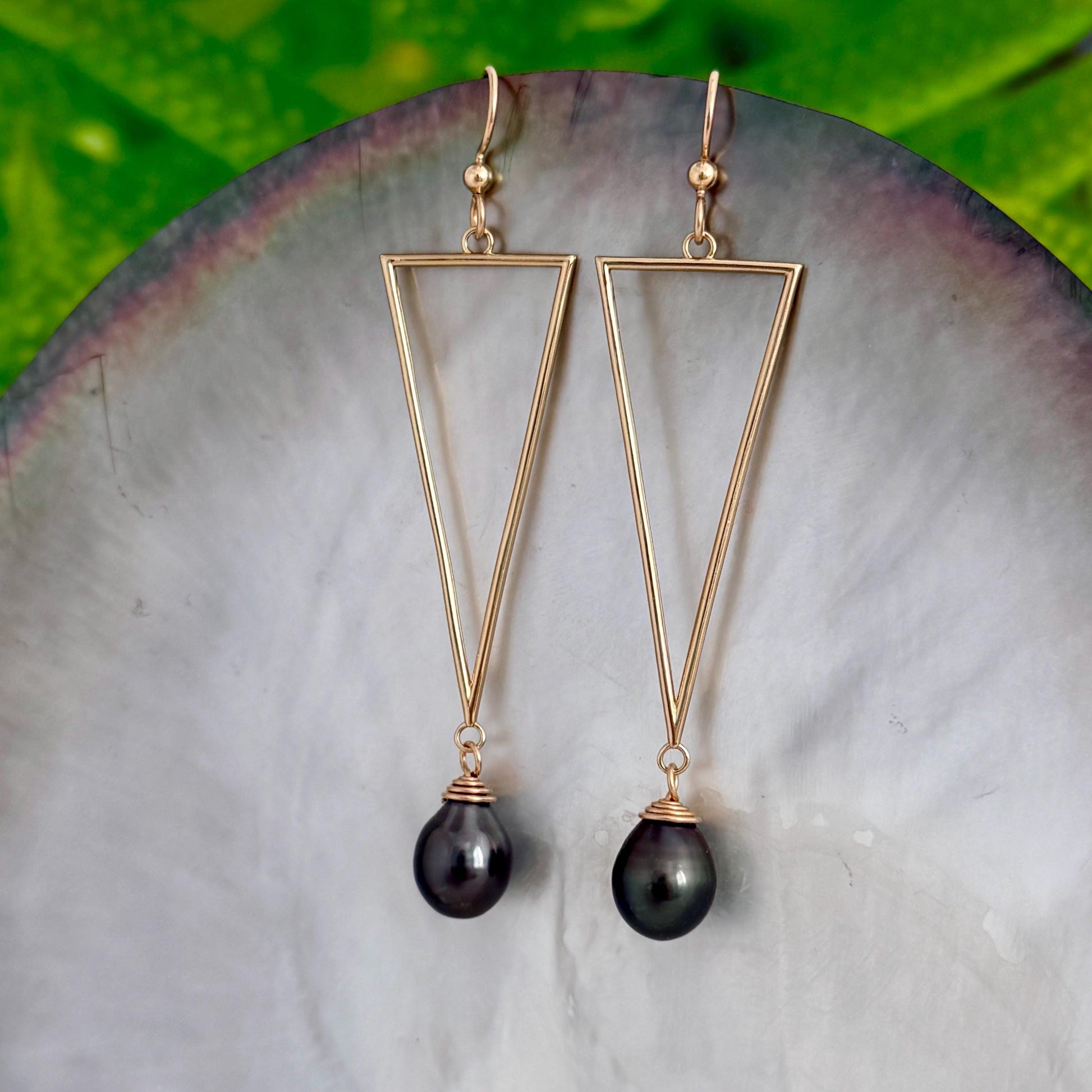 Tahitian pearl drop earrings • Minimalist sleek Gold triangle