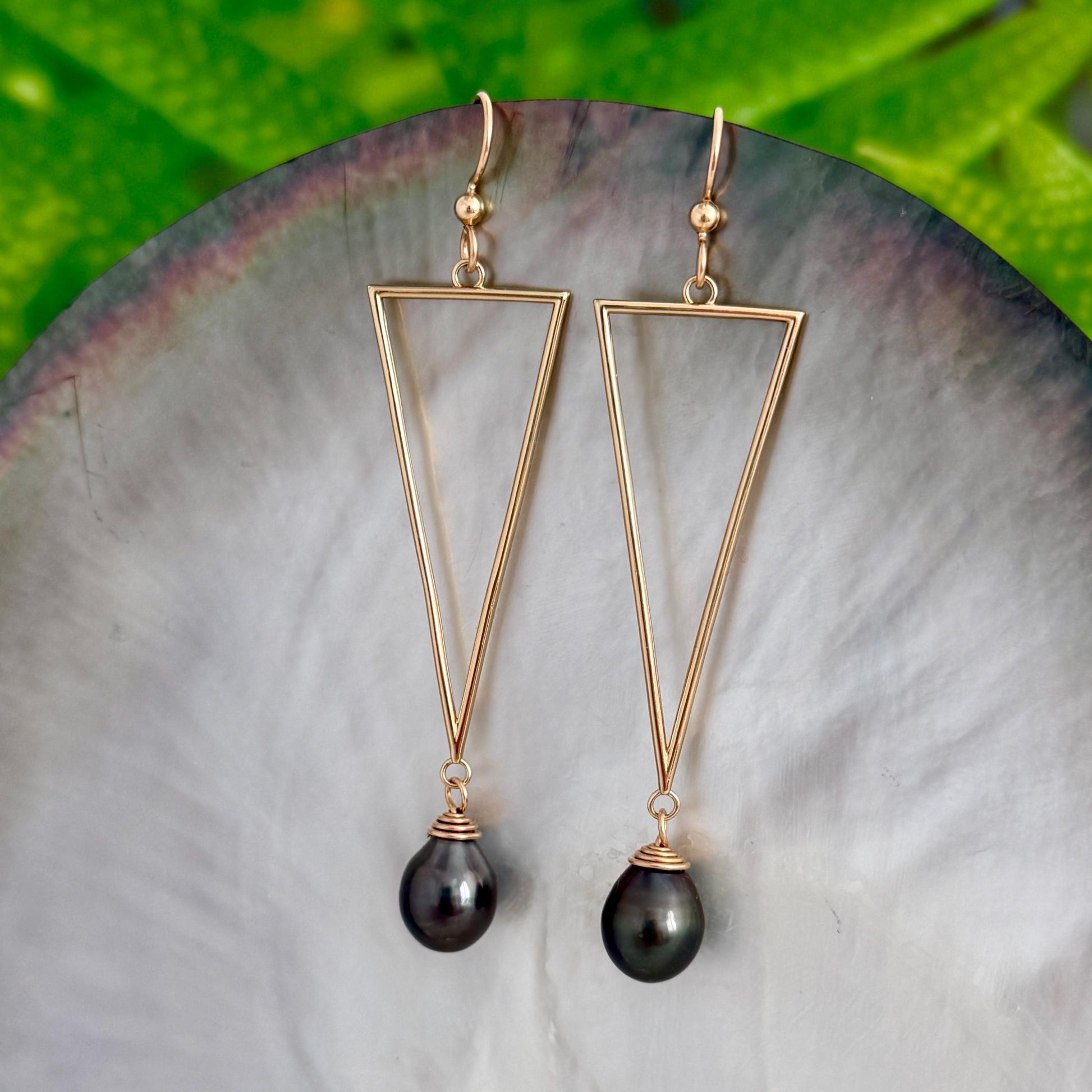 Tahitian pearl drop earrings • Minimalist sleek Gold triangle