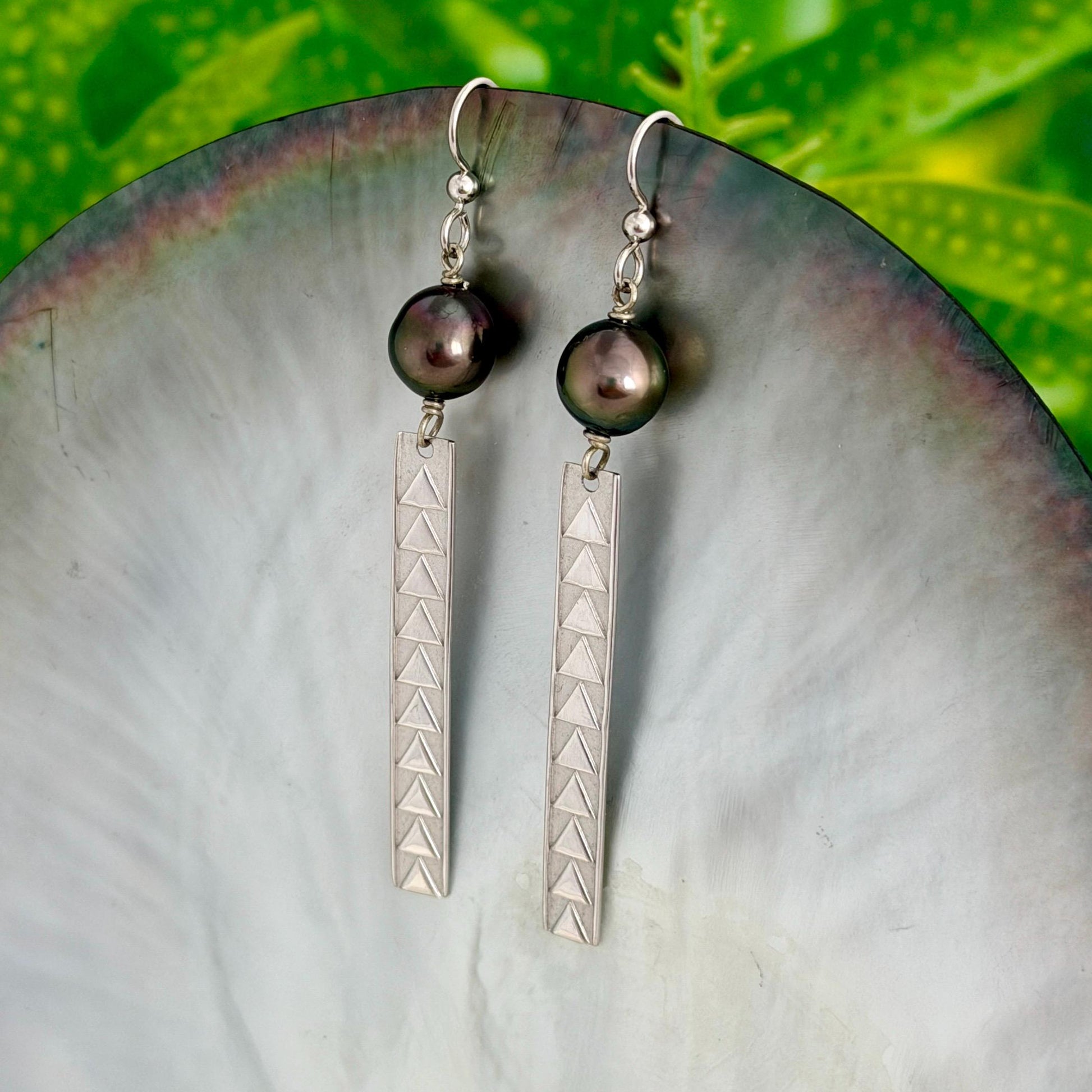 Tahitian Pearl earrings • Silver bar with triangle designs • Polynesian jewelry