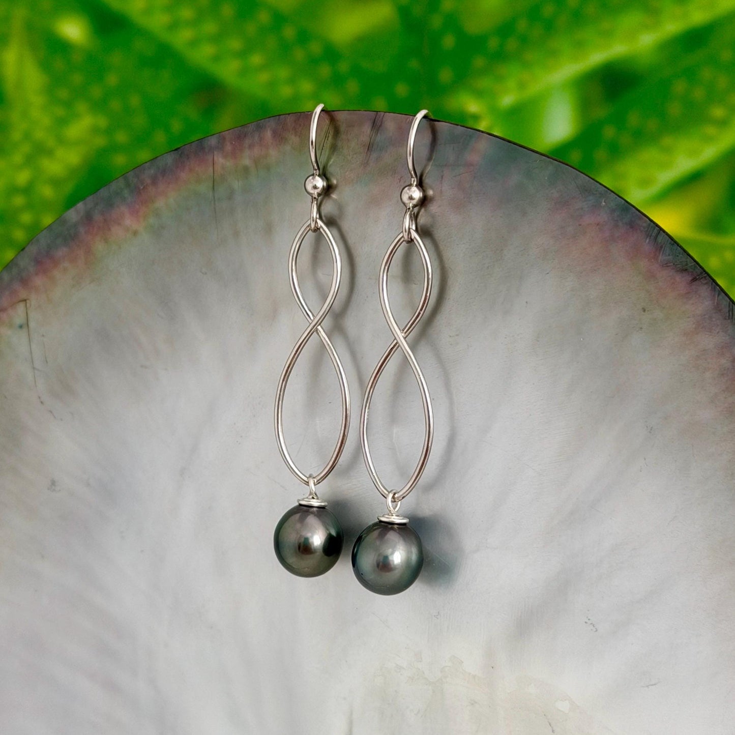Infinity Tahitian Pearl Earrings • Dangle earrings in Sterling Silver
