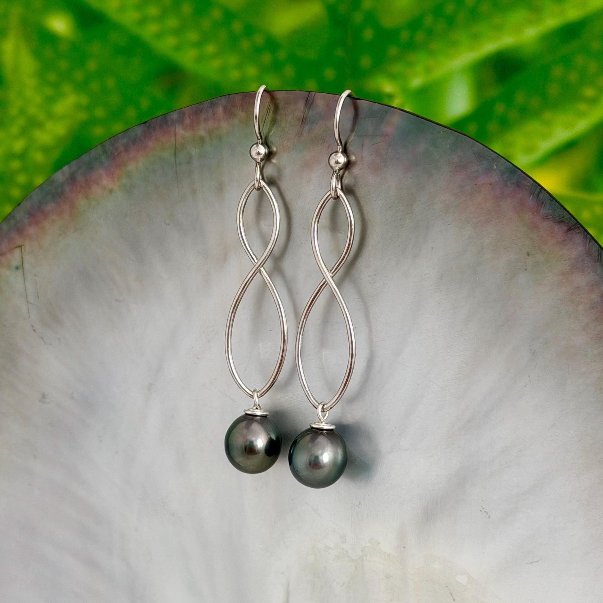 Infinity Tahitian Pearl Earrings • Dangle earrings in Sterling Silver