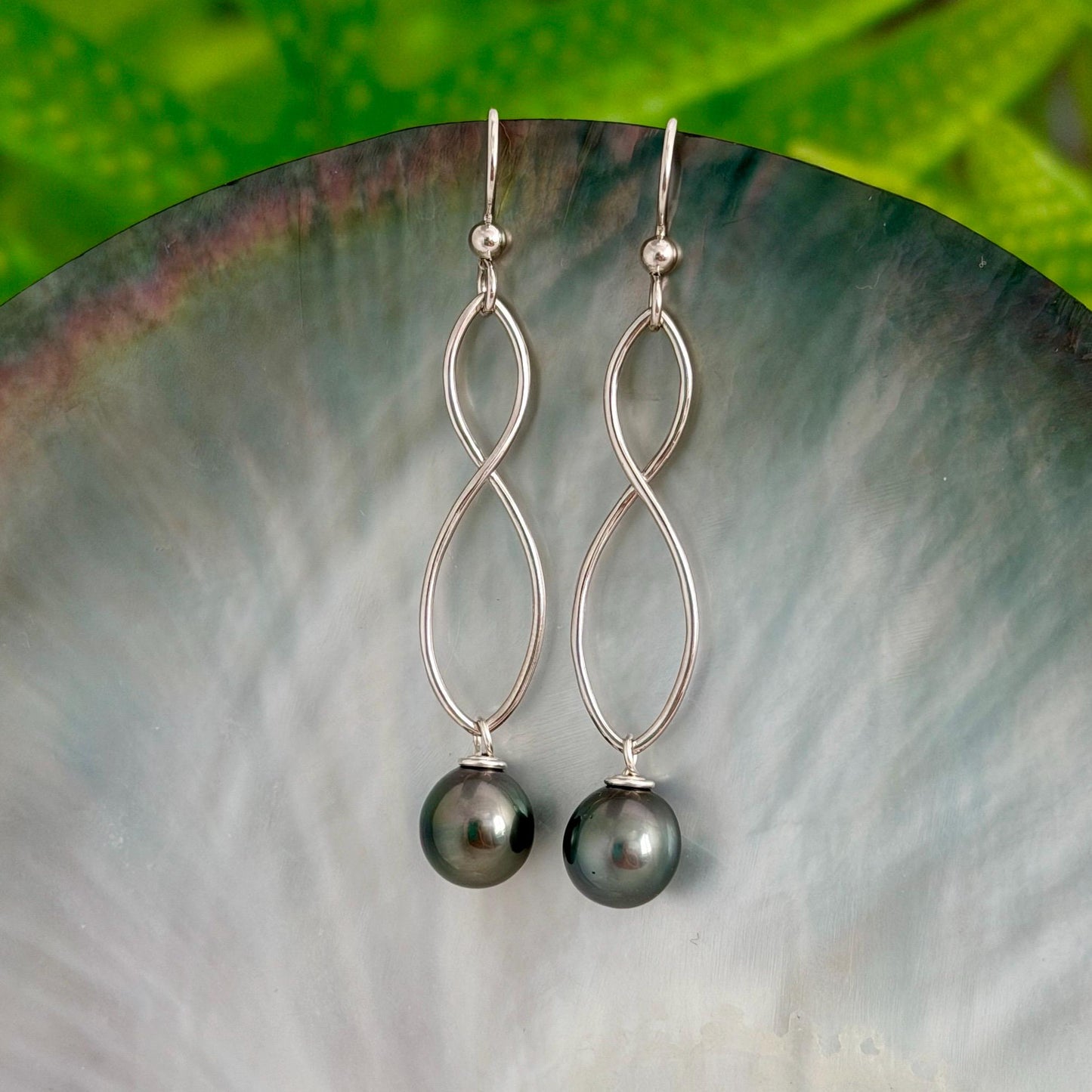 Infinity Tahitian Pearl Earrings • Dangle earrings in Sterling Silver