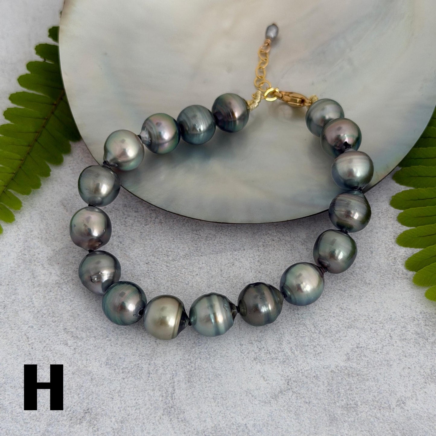 Tahitian Pearl Bracelet • Strand of pearls • Multicolor • luxurious gift
