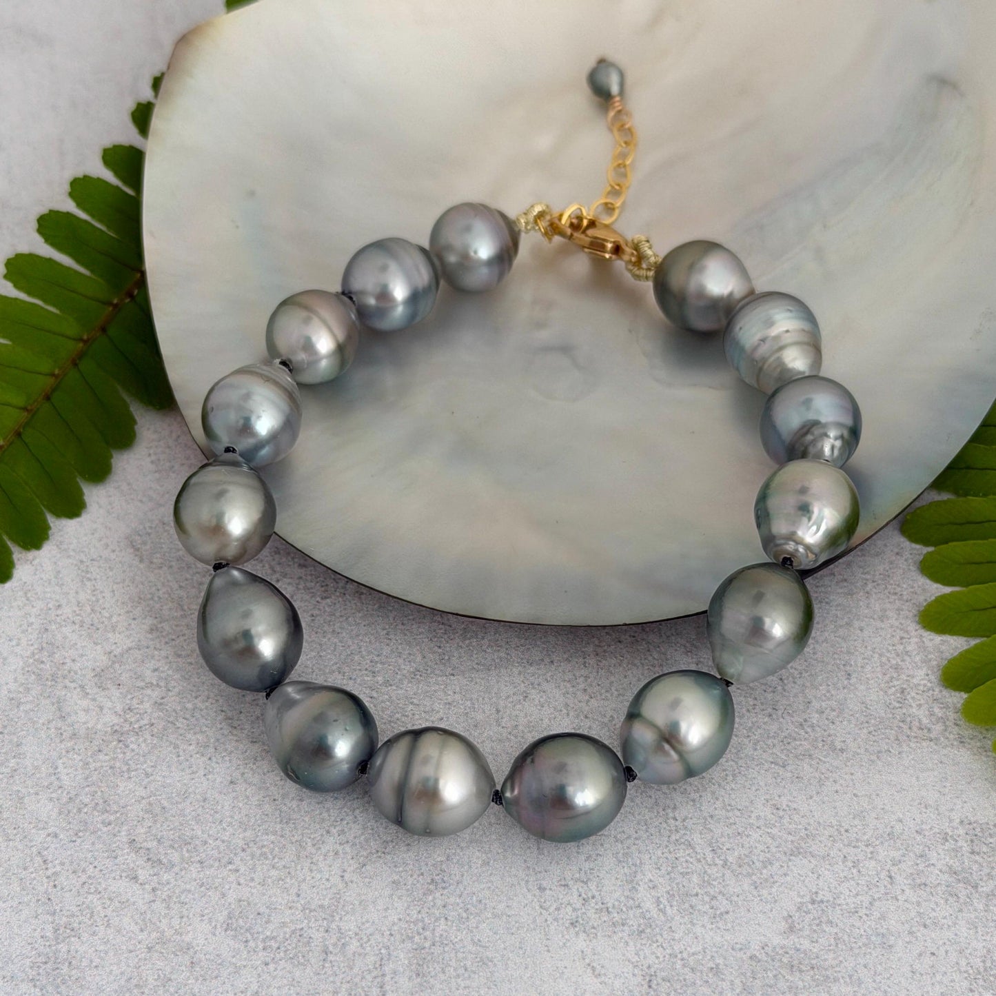 Tahitian Pearl Bracelet • Strand of pearls • Multicolor • luxurious gift