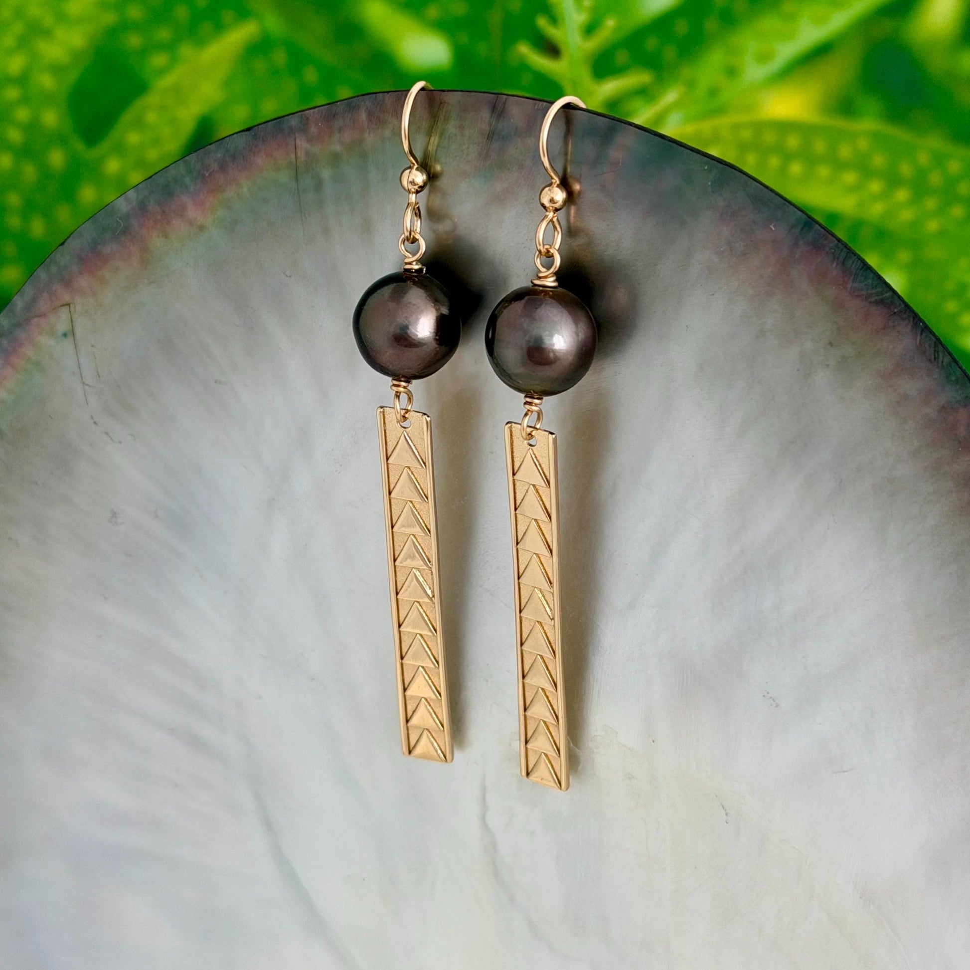 Tahitian Pearl earrings • Gold bar with triangle designs • Polynesian jewelry