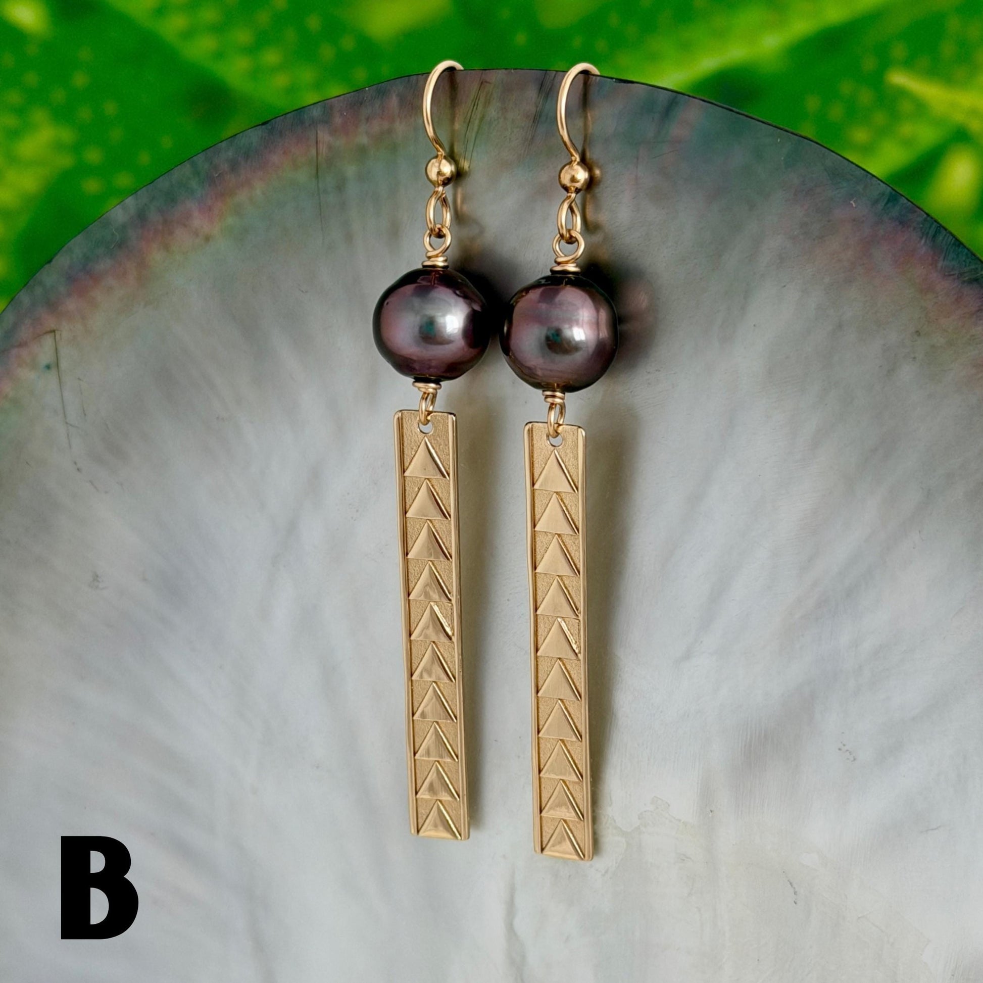 Tahitian Pearl earrings • Gold bar with triangle designs • Polynesian jewelry