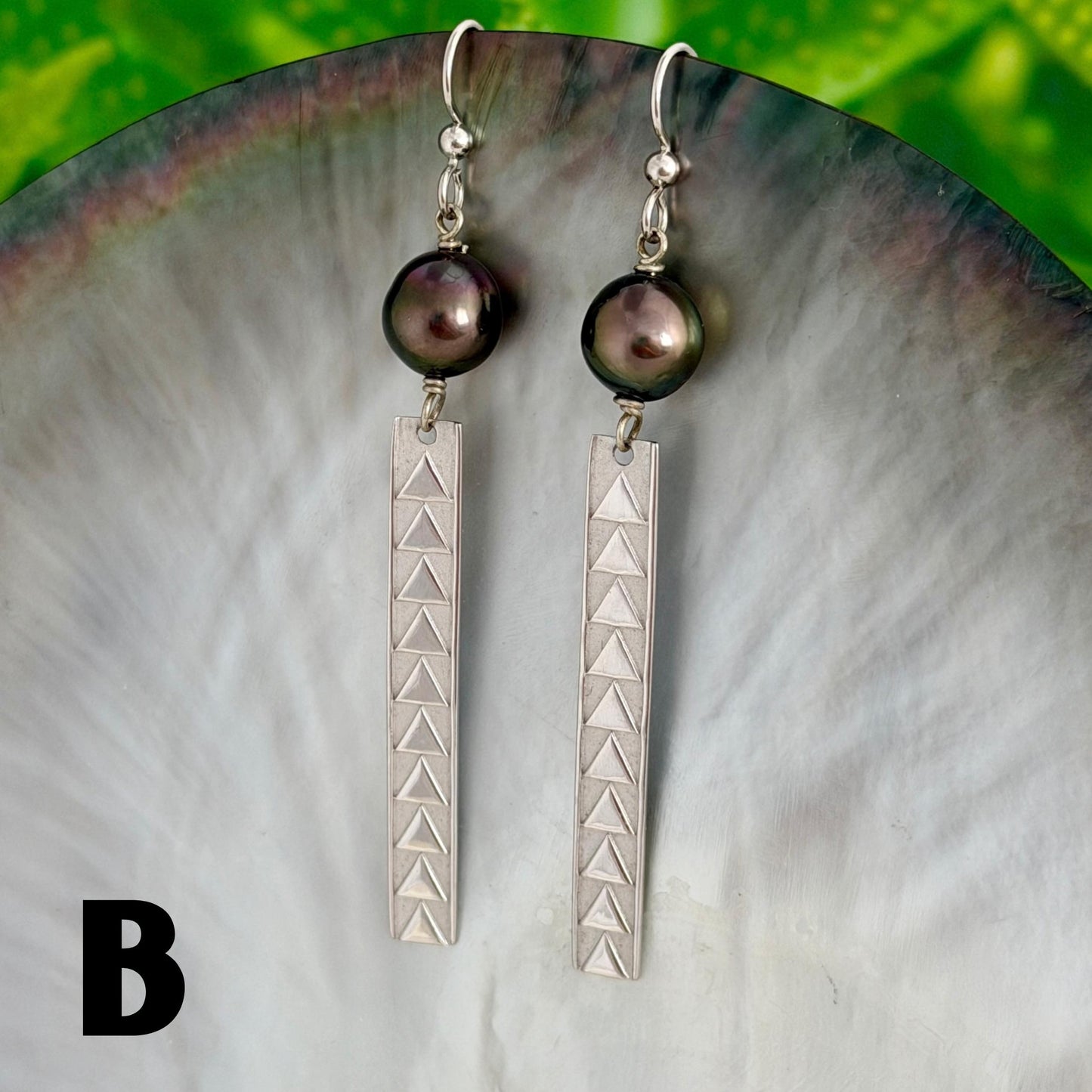 Tahitian Pearl earrings • Silver bar with triangle designs • Polynesian jewelry
