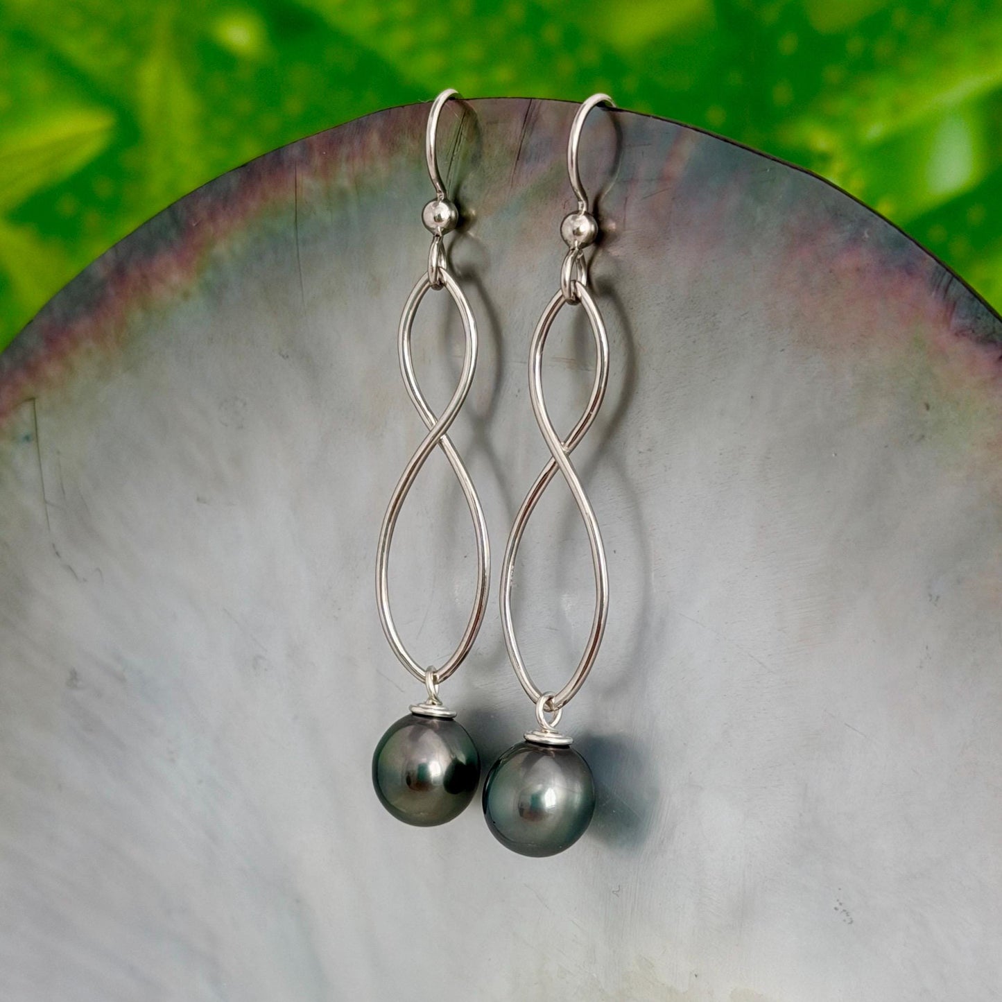 Infinity Tahitian Pearl Earrings • Dangle earrings in Sterling Silver