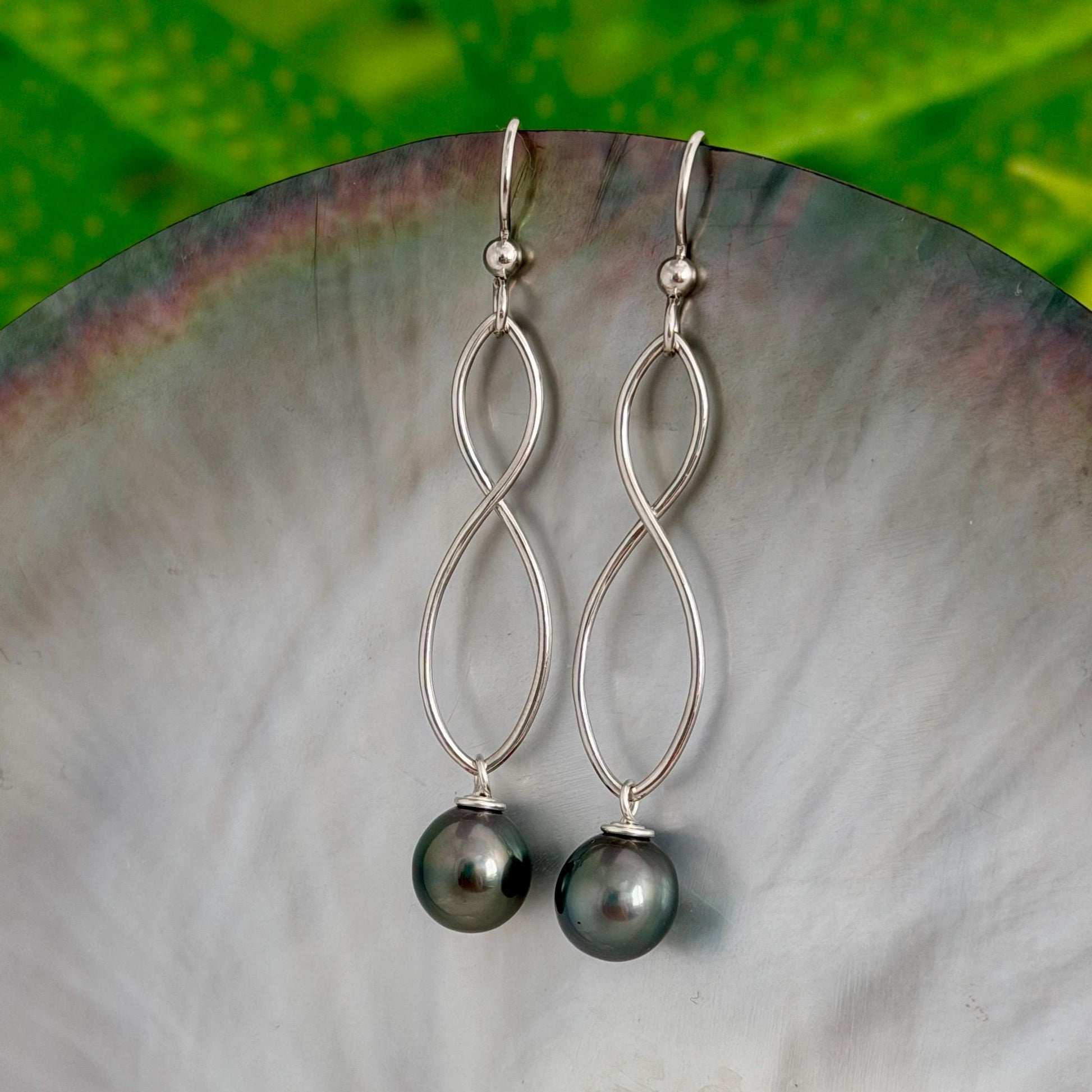 Infinity Tahitian Pearl Earrings • Dangle earrings in Sterling Silver