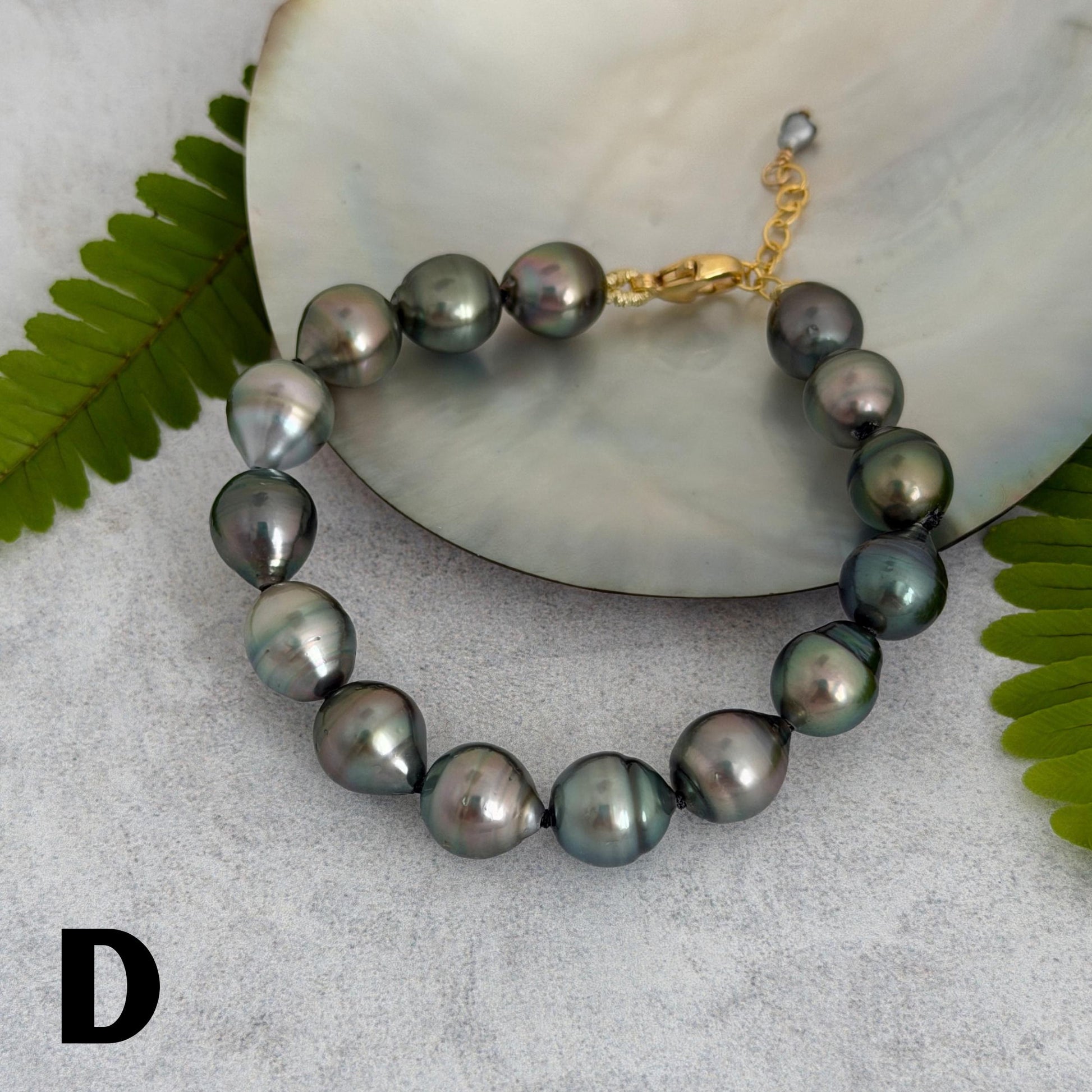 Tahitian Pearl Bracelet • Strand of pearls • Multicolor • luxurious gift
