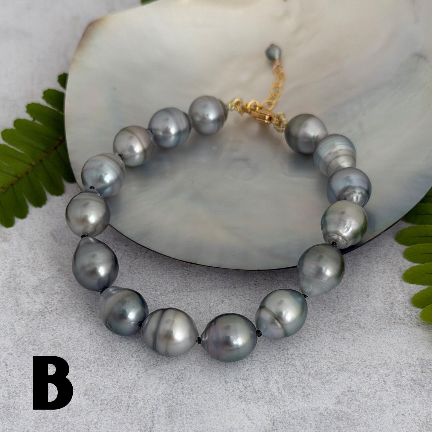 Tahitian Pearl Bracelet • Strand of pearls • Multicolor • luxurious gift