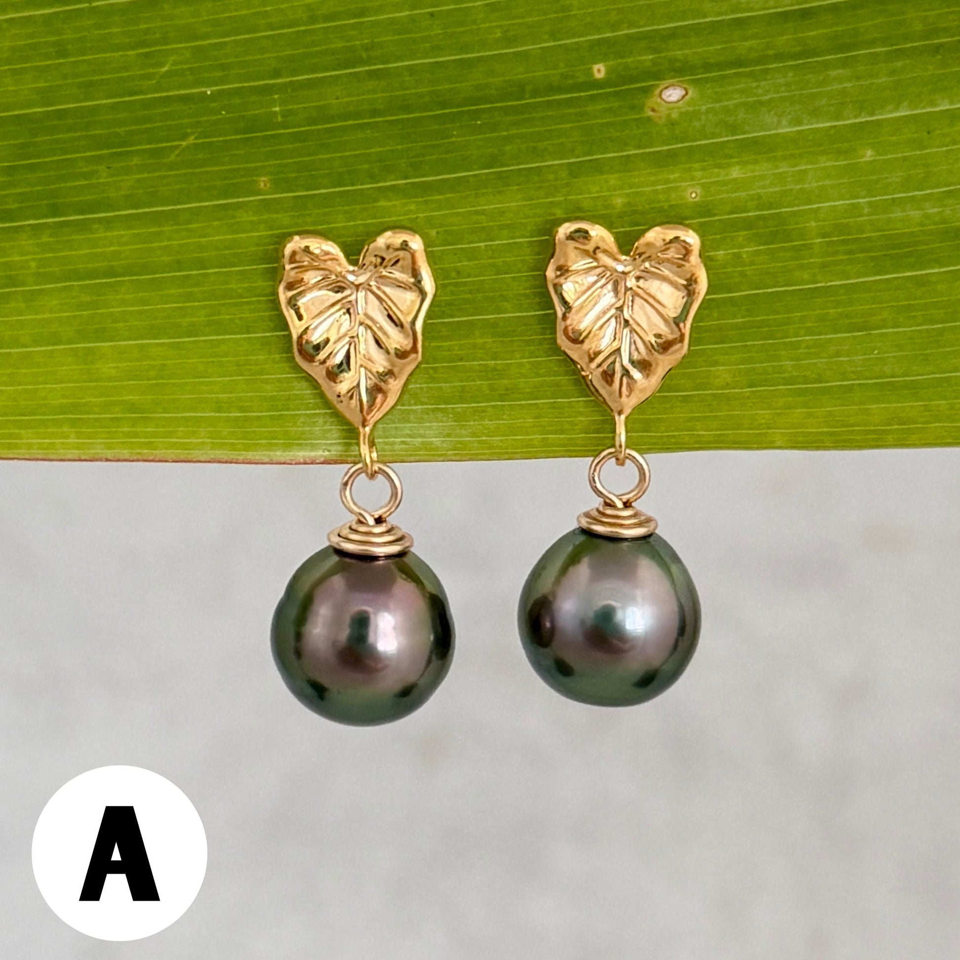 Tahitian pearl earrings • Kalo studs • Hawaiian design • Gold Taro leaf