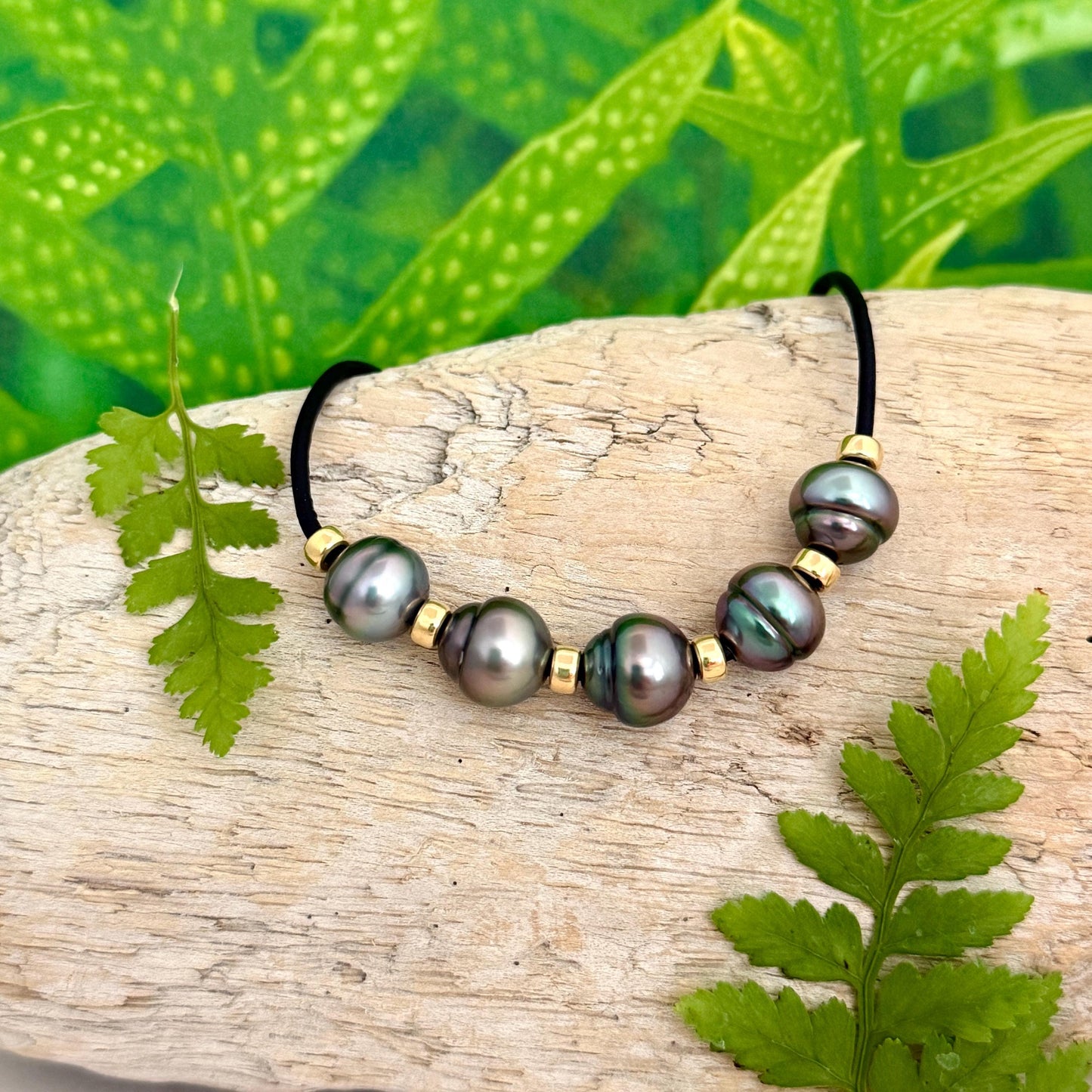 Tahitian pearl leather necklace • Gold bead • black cord jewelry • Five gems